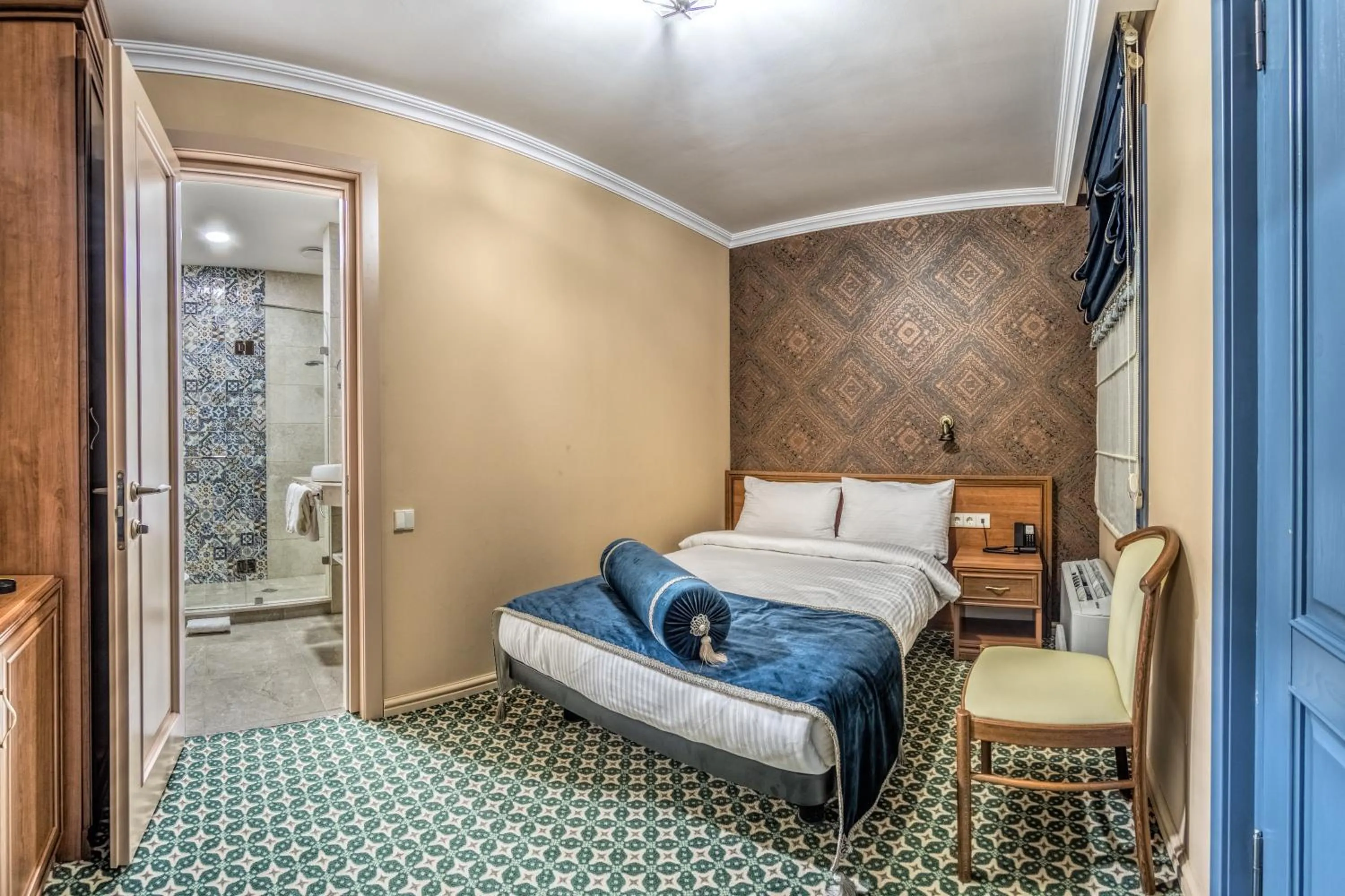 Shower, Bed in Golden Tulip Borjomi