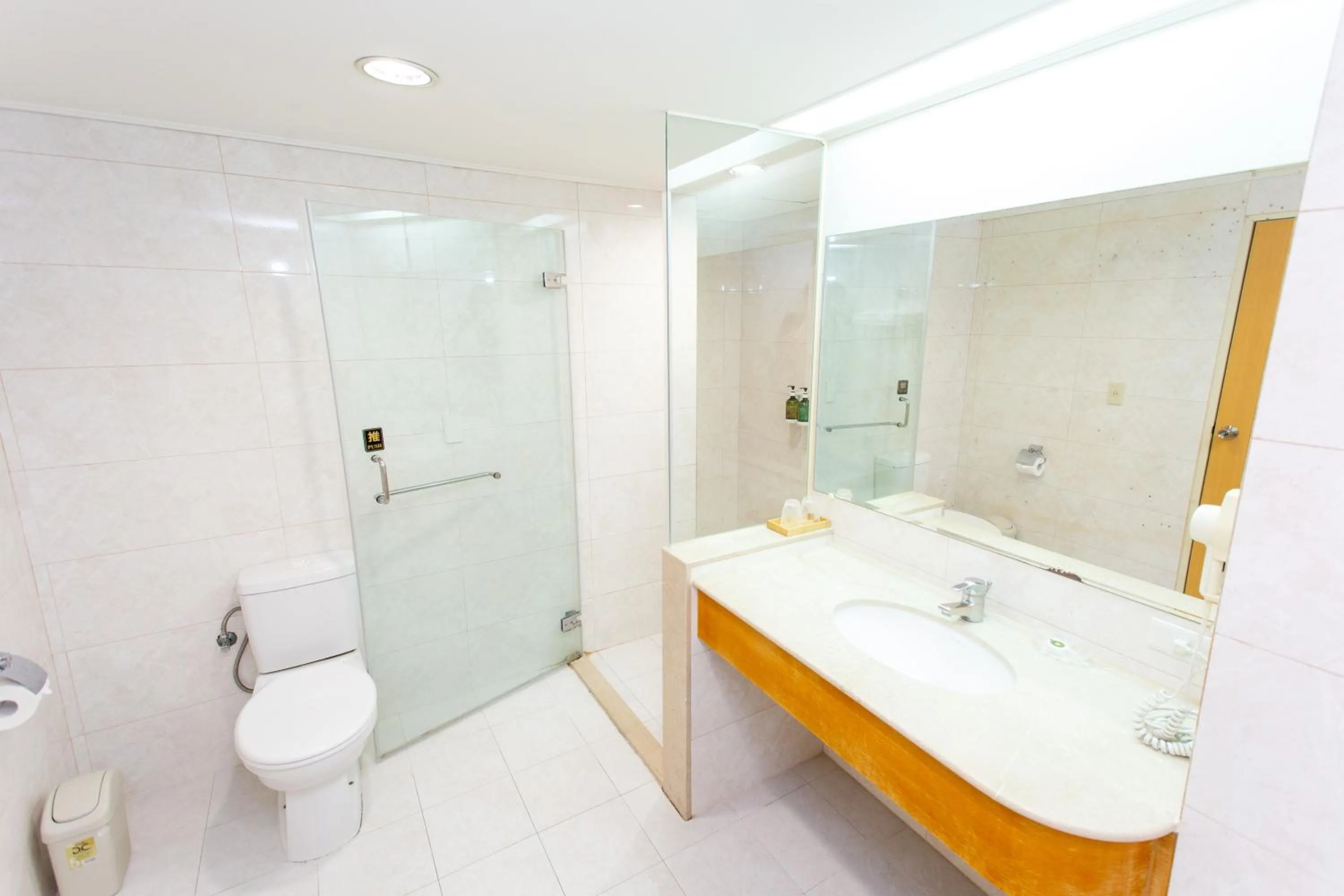 Shower in Ardi Hotel