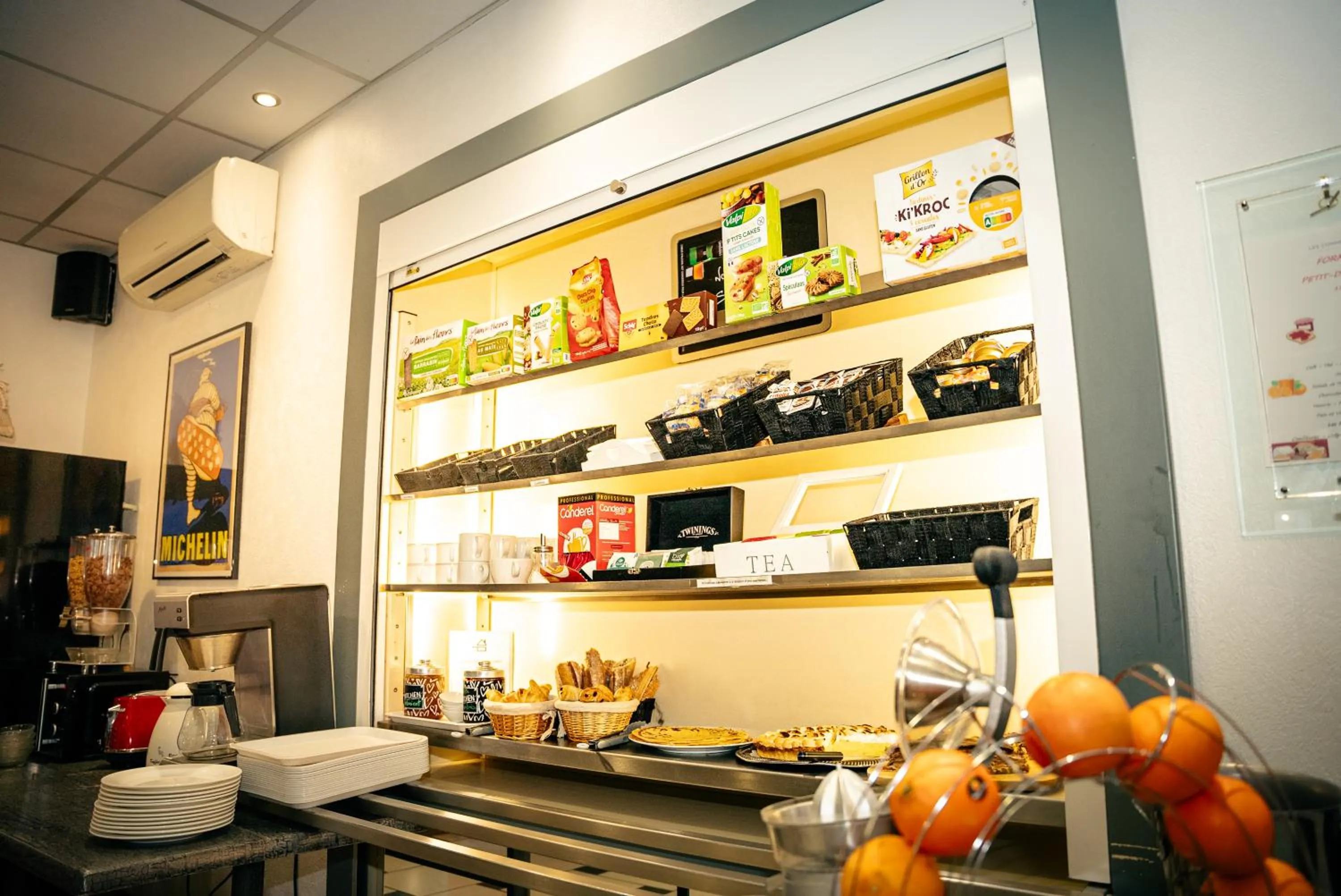 Breakfast in Hotel les Commercants