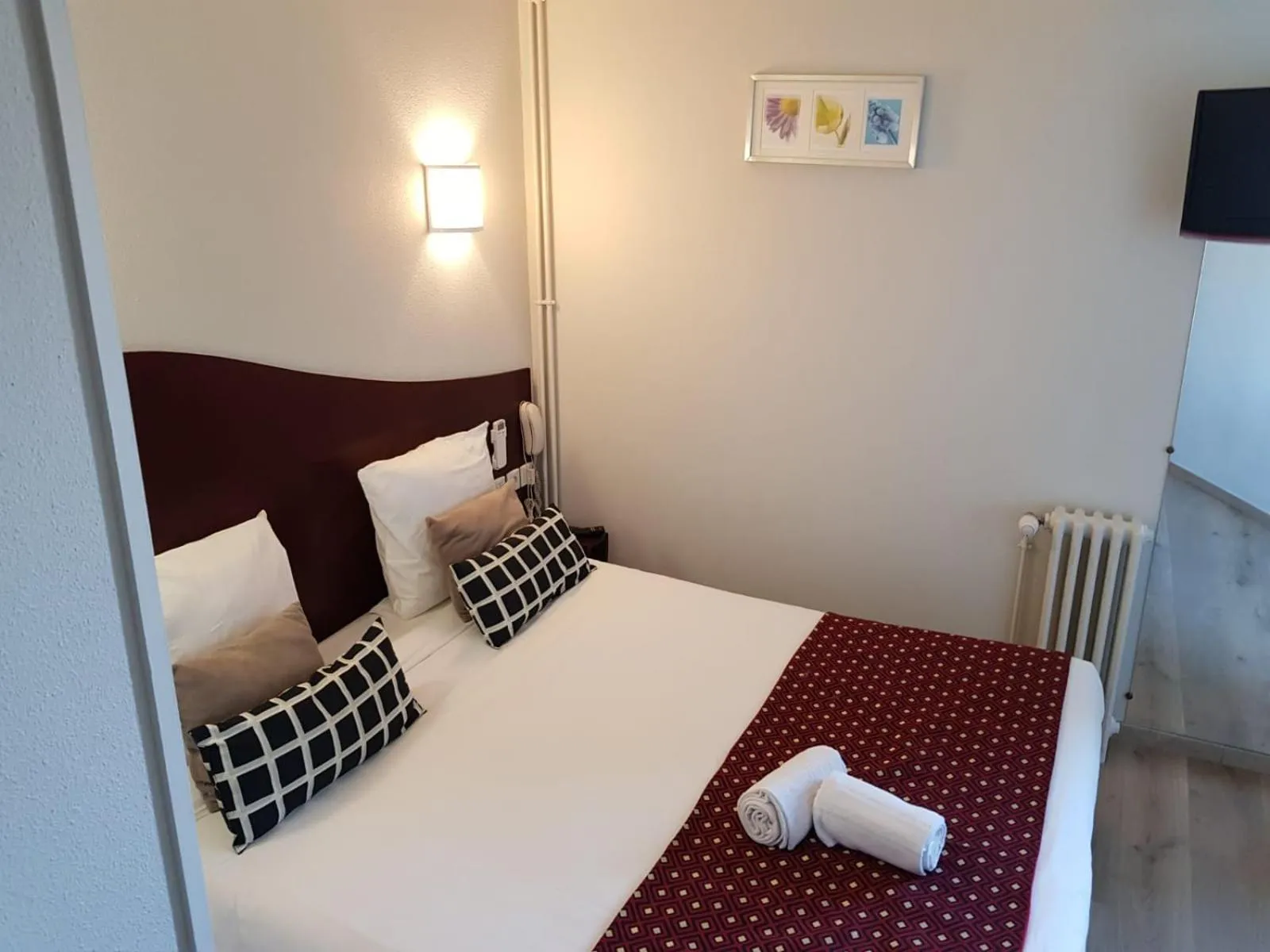 Bed in Hotel les Commercants