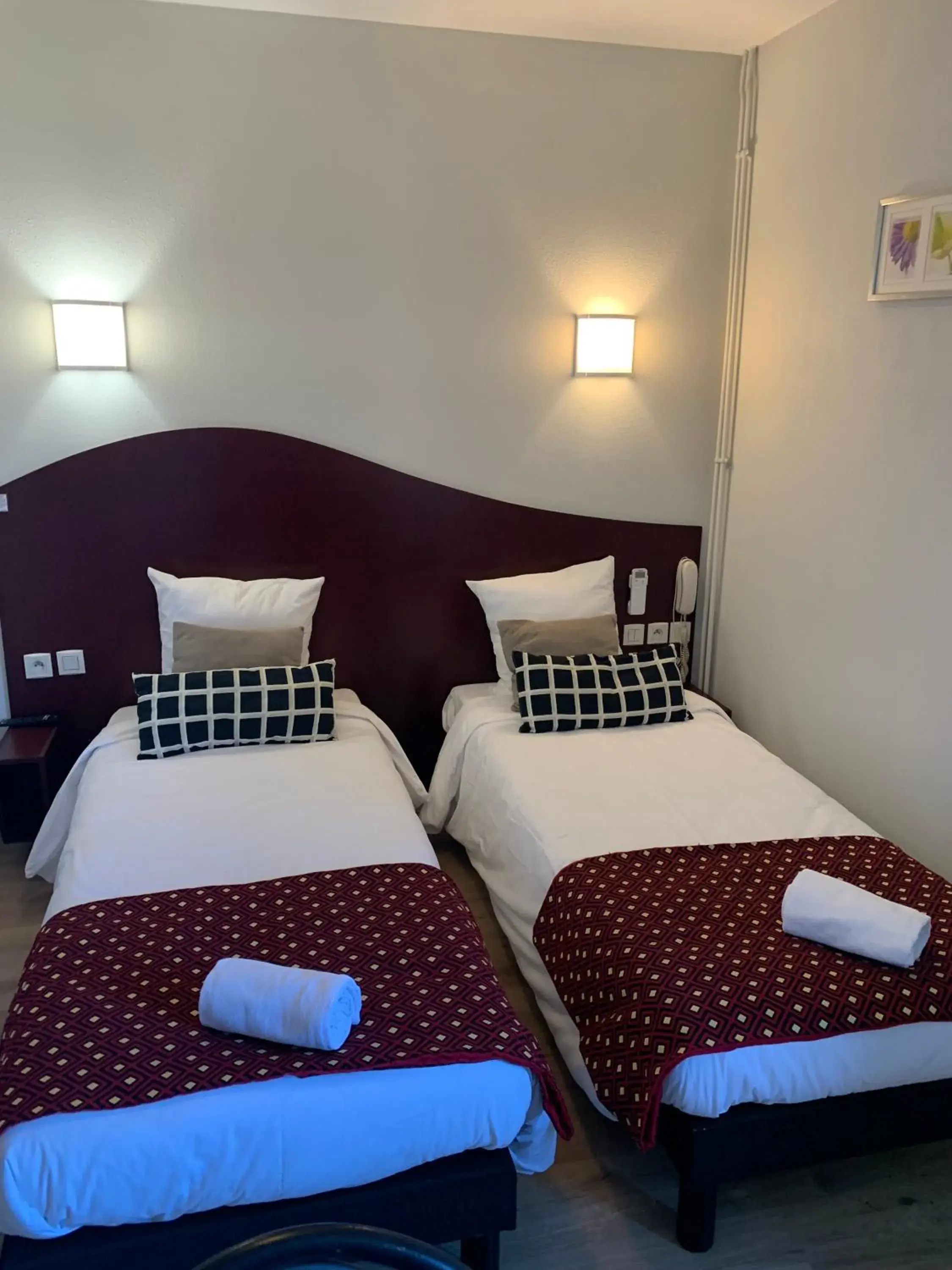 Twin Room in Hotel les Commercants Twin Room in Hotel les Commercants