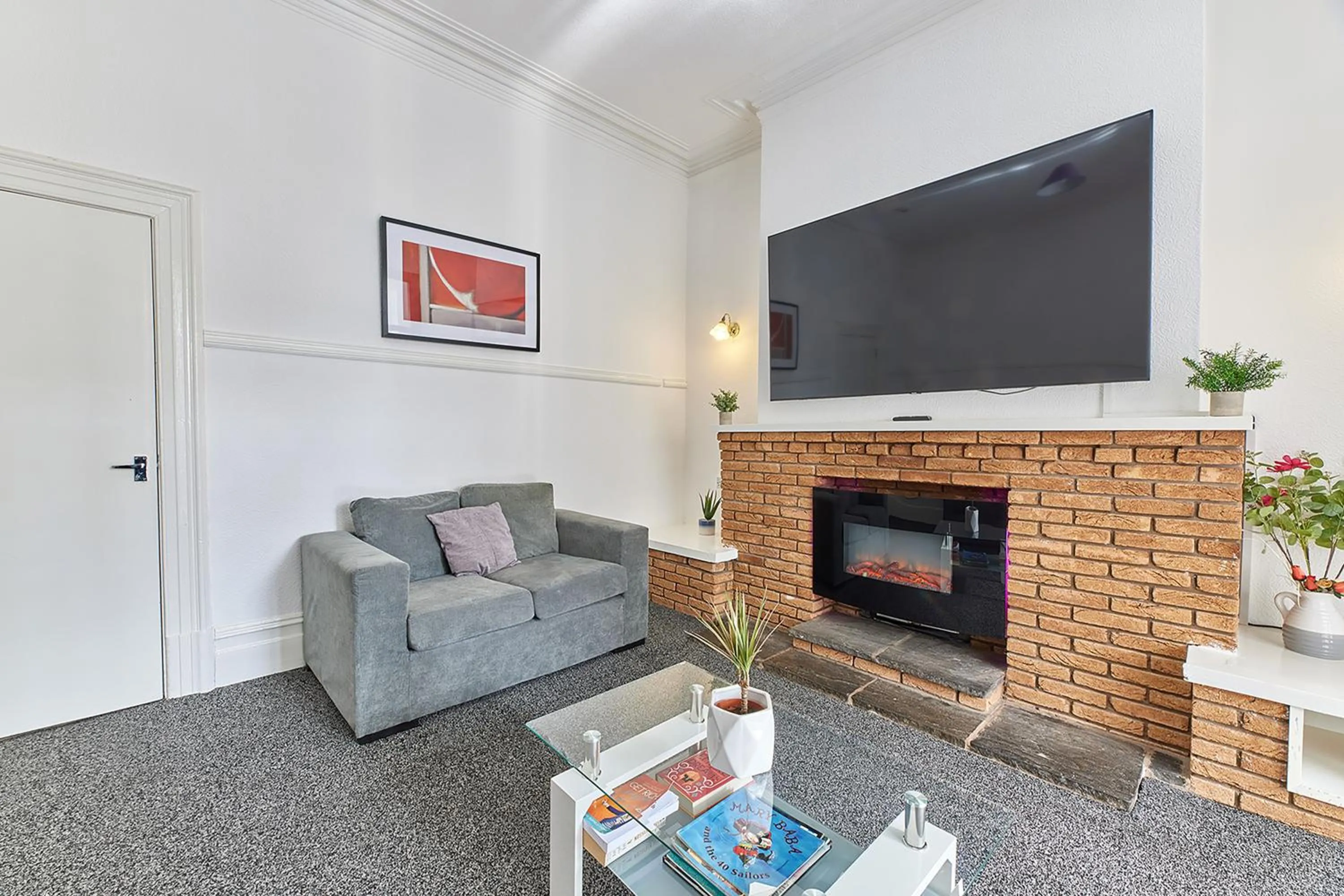 TV and multimedia in Pleasure Holiday Apartments