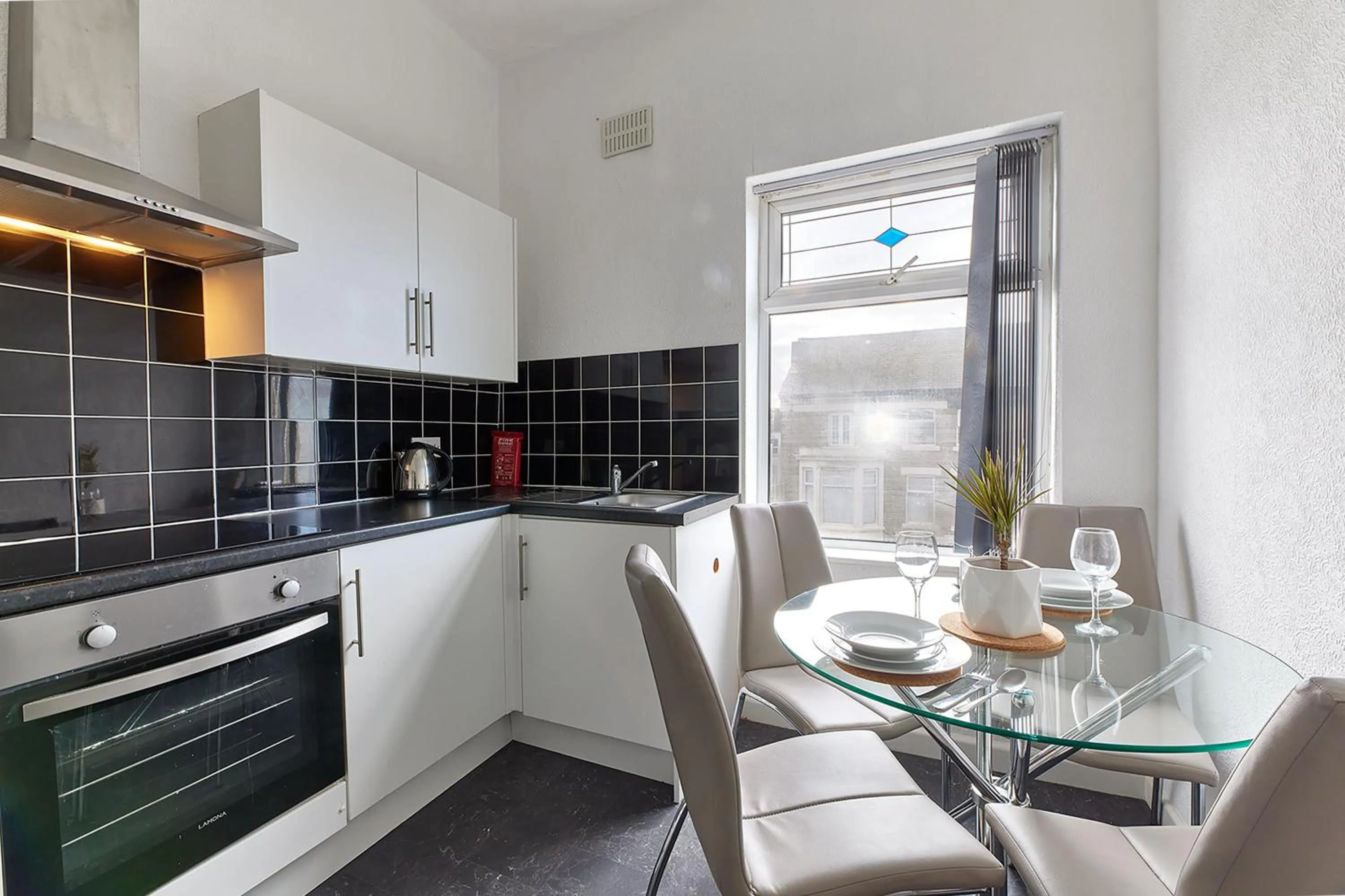 Kitchen or kitchenette in Pleasure Holiday Apartments