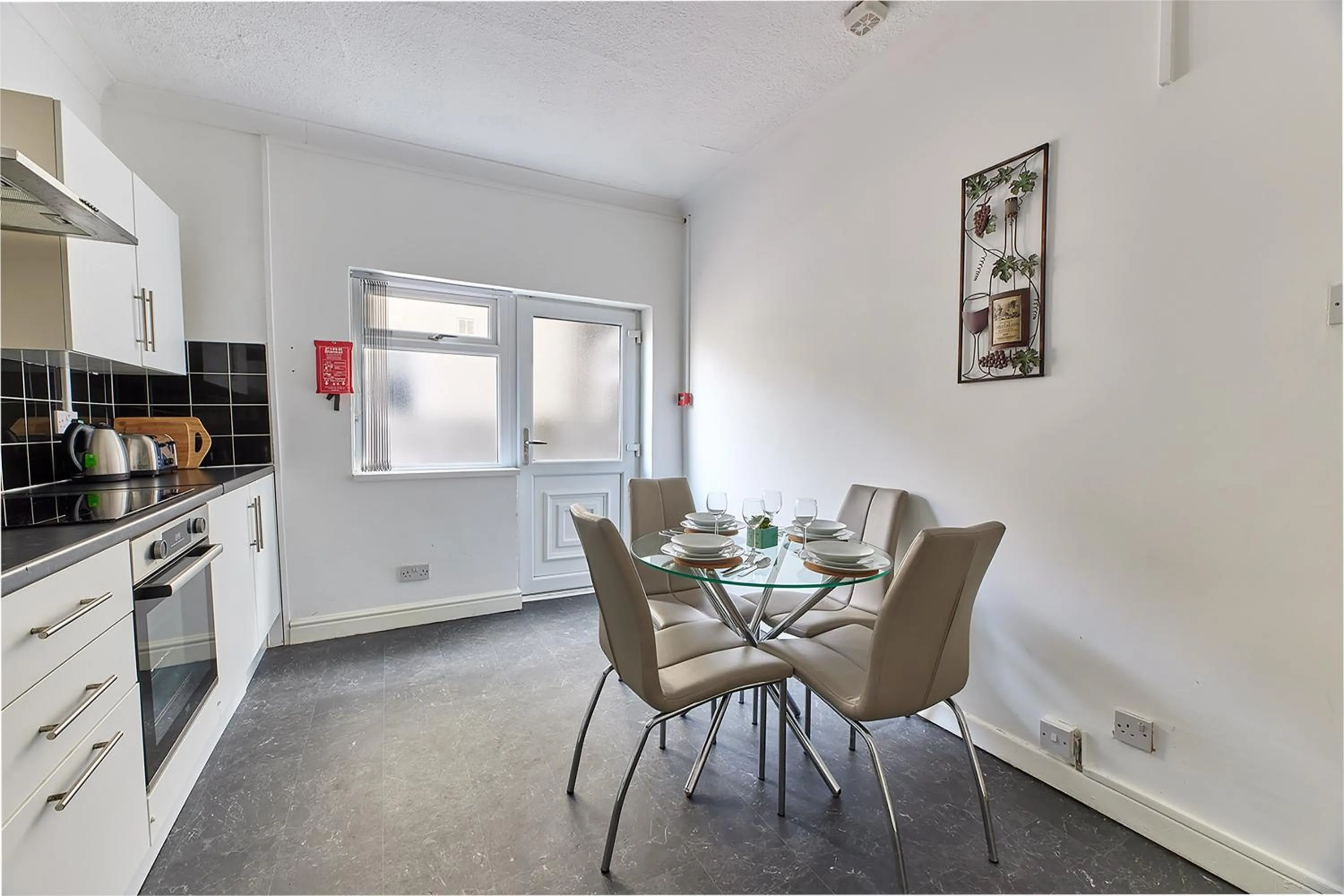 Kitchen or kitchenette in Pleasure Holiday Apartments