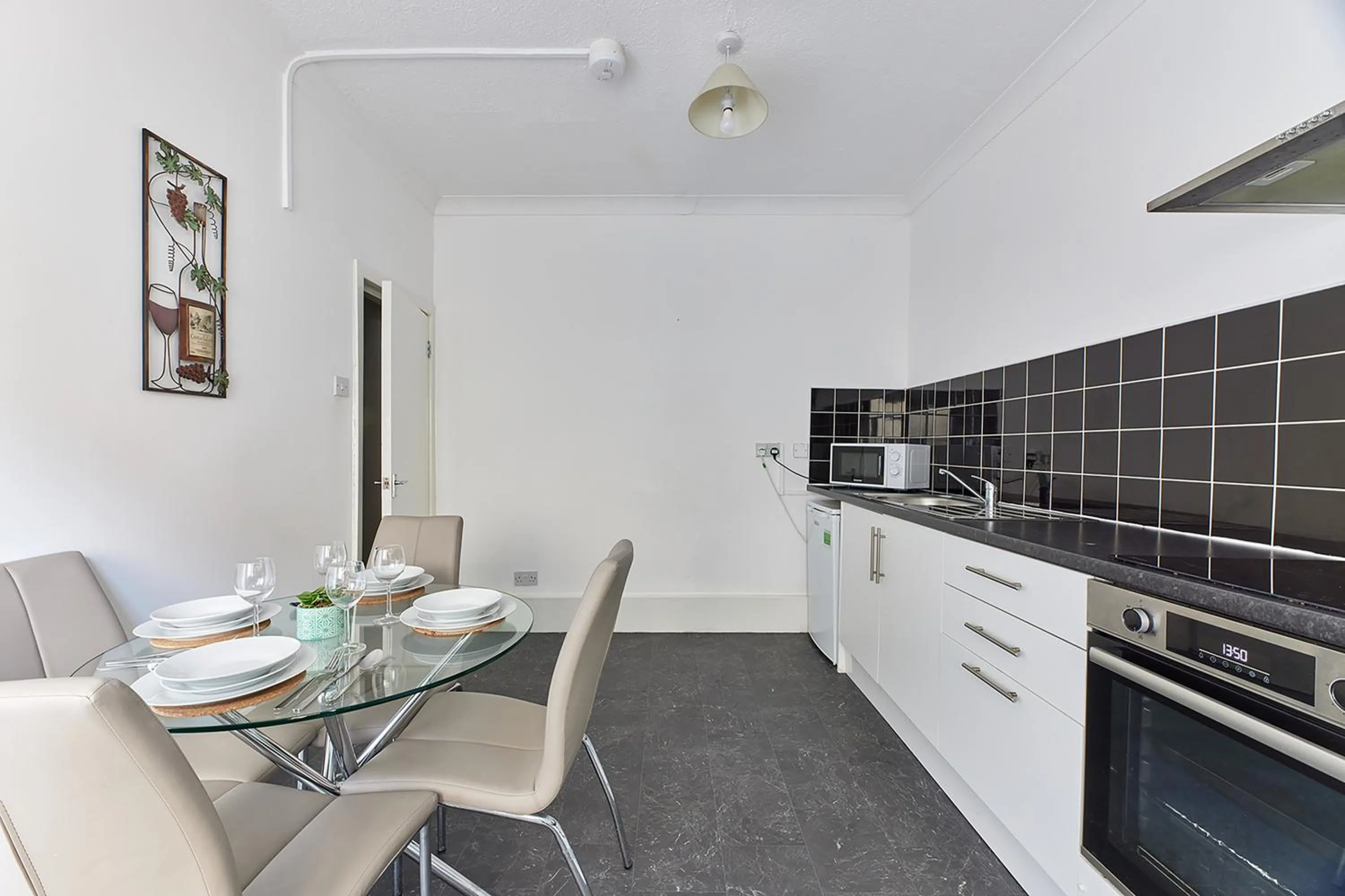 Kitchen or kitchenette in Pleasure Holiday Apartments