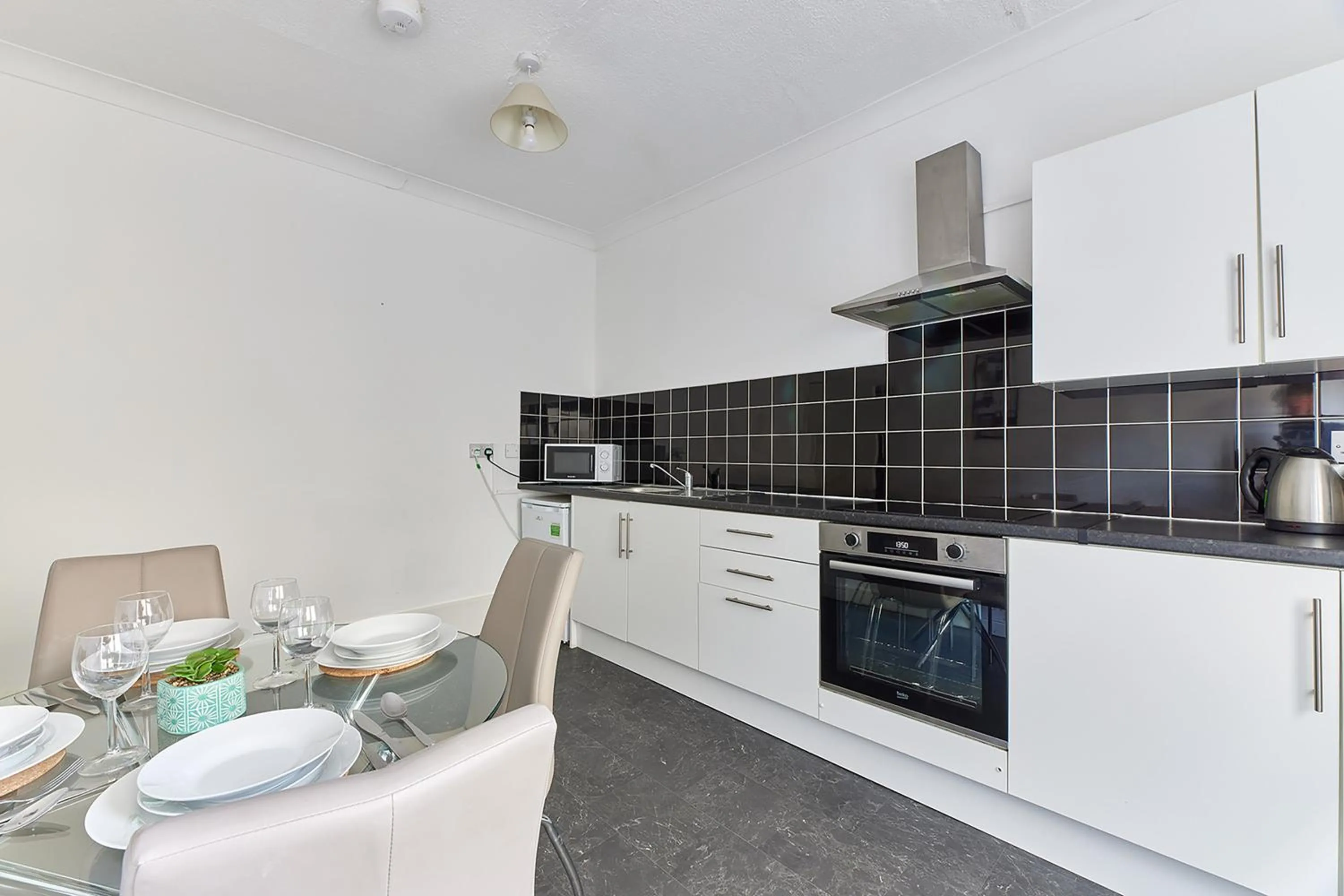 Kitchen or kitchenette in Pleasure Holiday Apartments