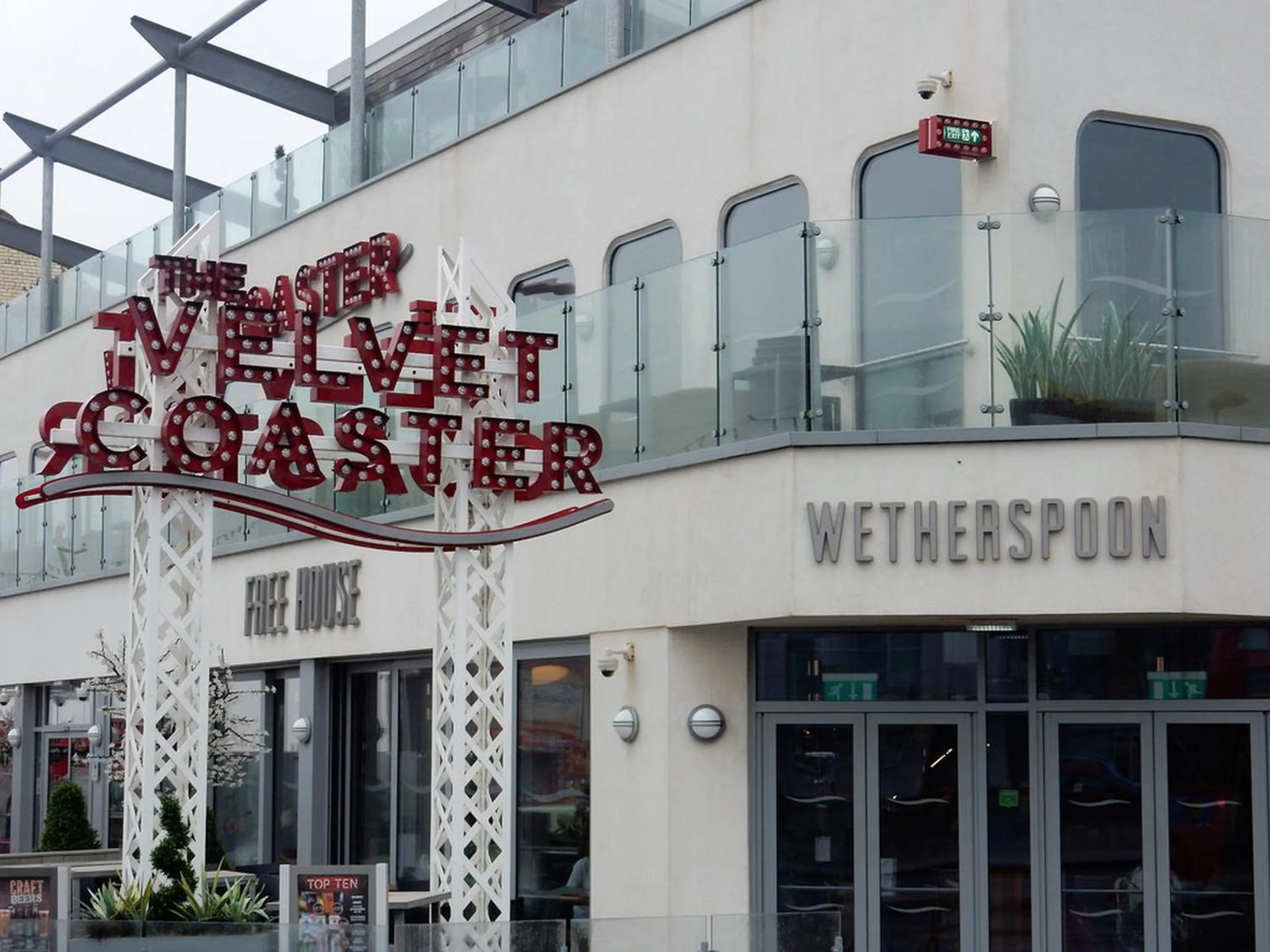 Restaurant/places to eat in Pleasure Holiday Apartments