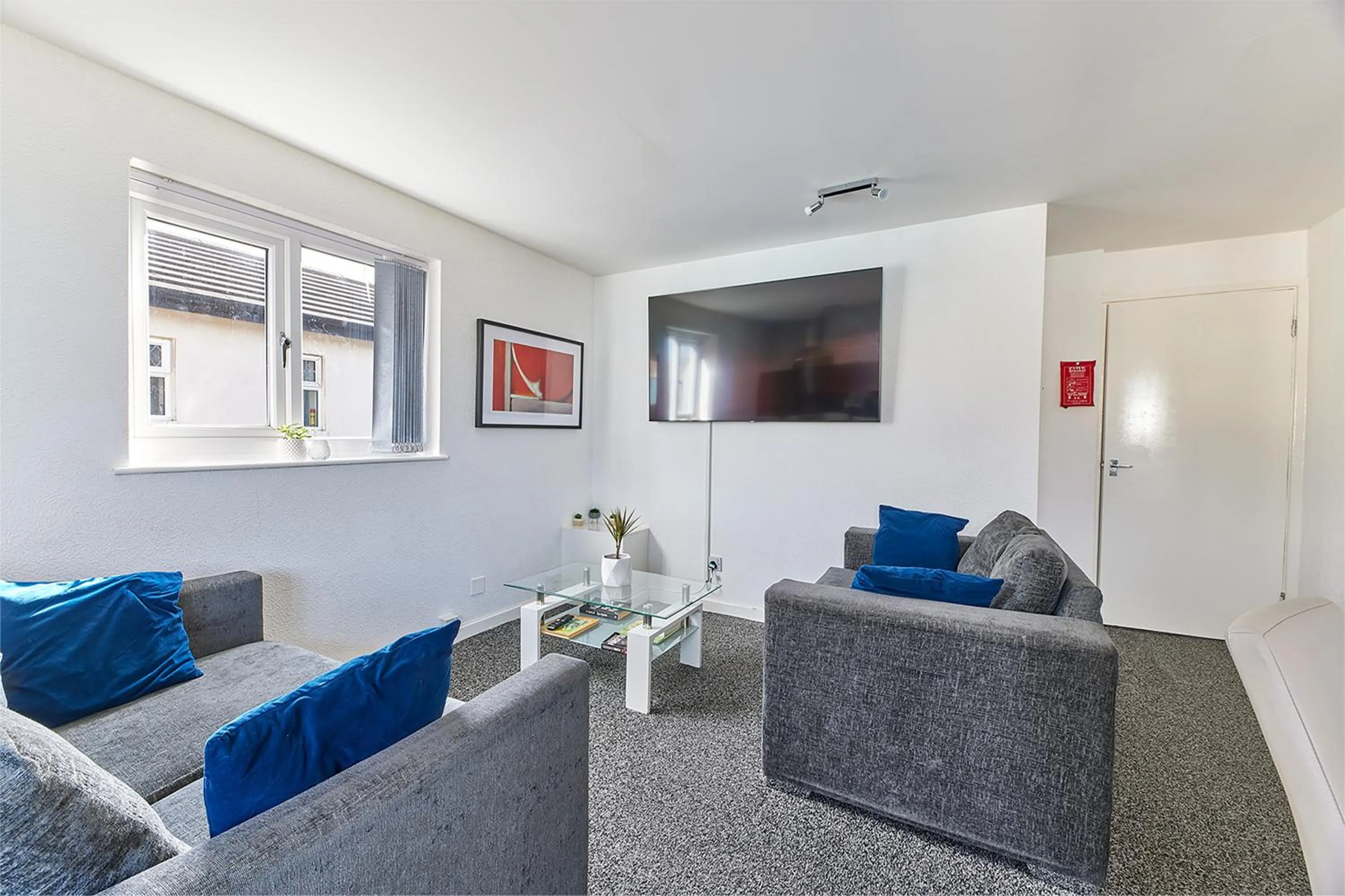 TV and multimedia in Pleasure Holiday Apartments