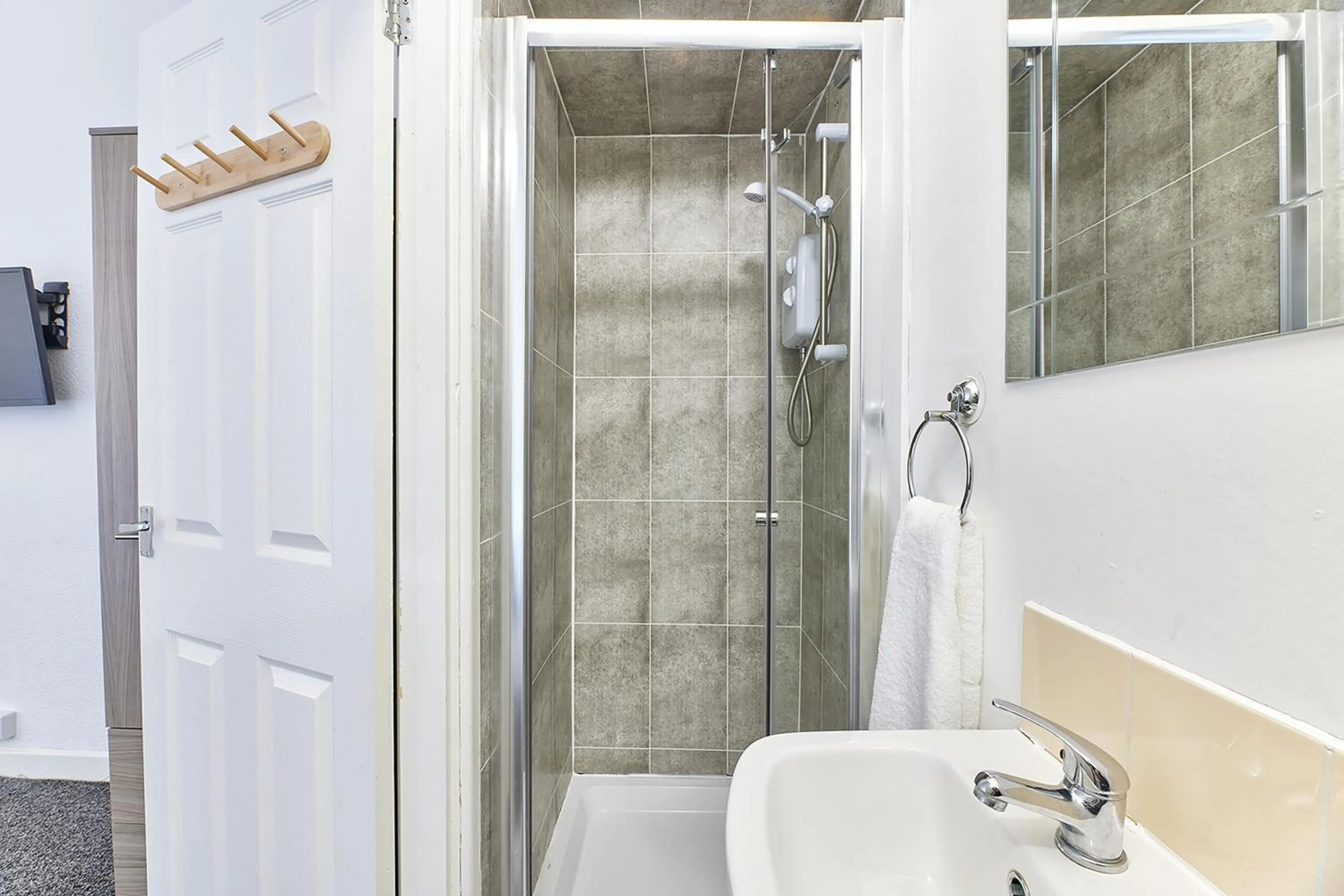 Shower in Pleasure Holiday Apartments