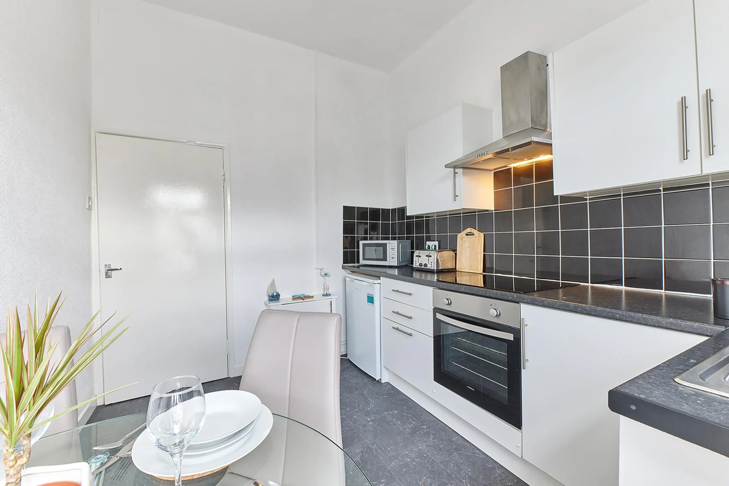 Kitchen or kitchenette in Pleasure Holiday Apartments