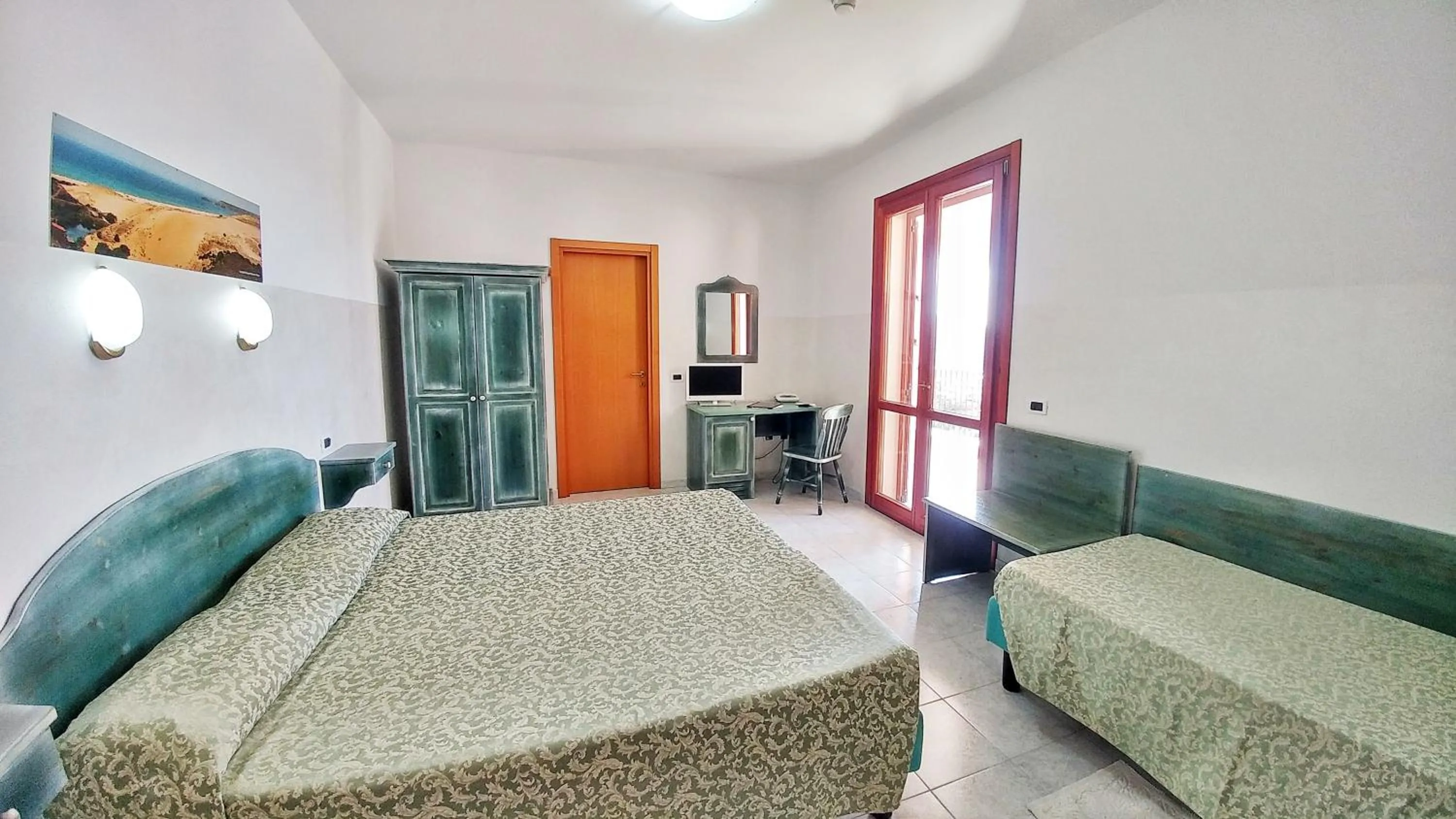 Photo of the whole room, Bed in Hotel Meridiana