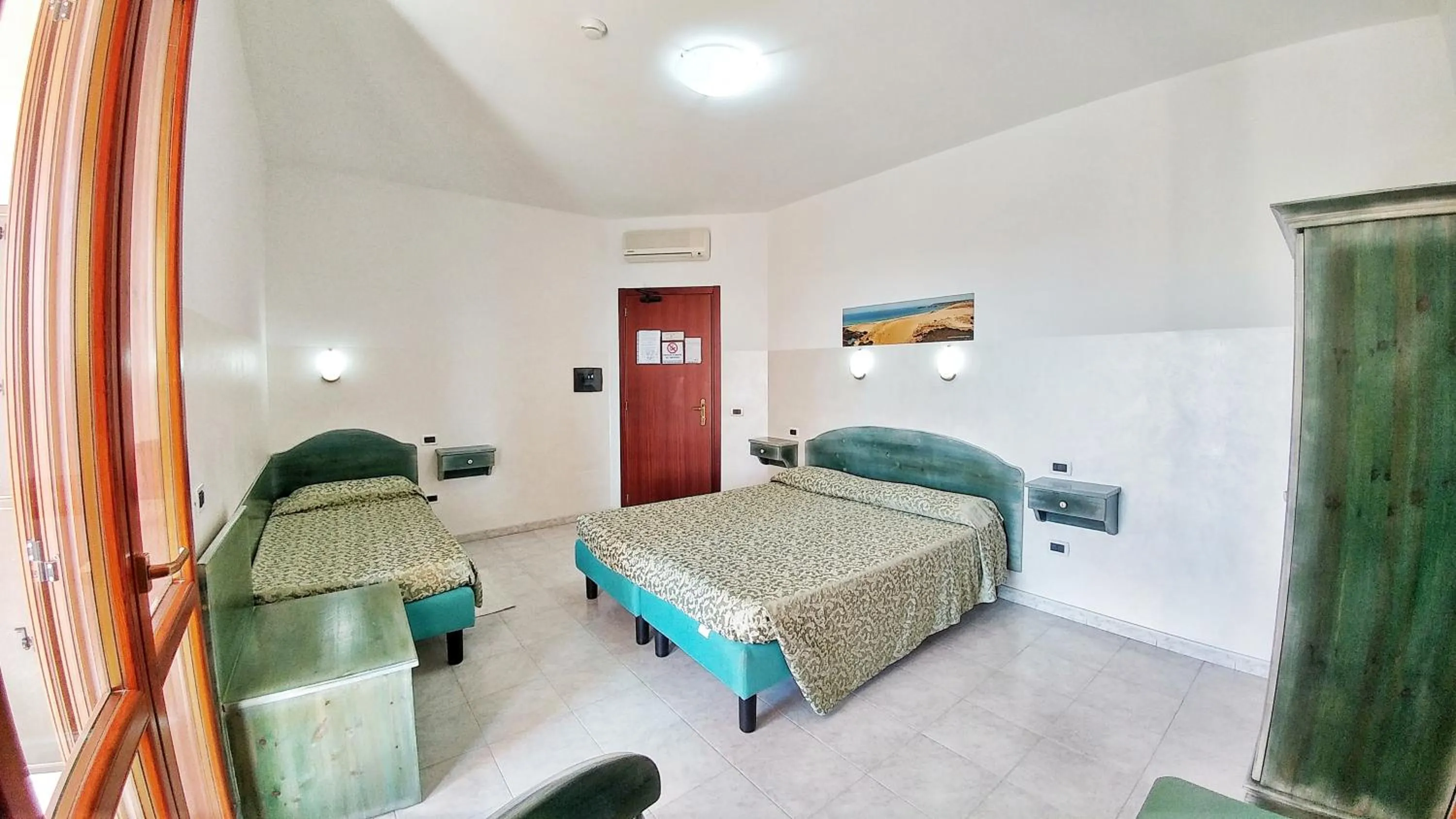 Photo of the whole room, Bed in Hotel Meridiana