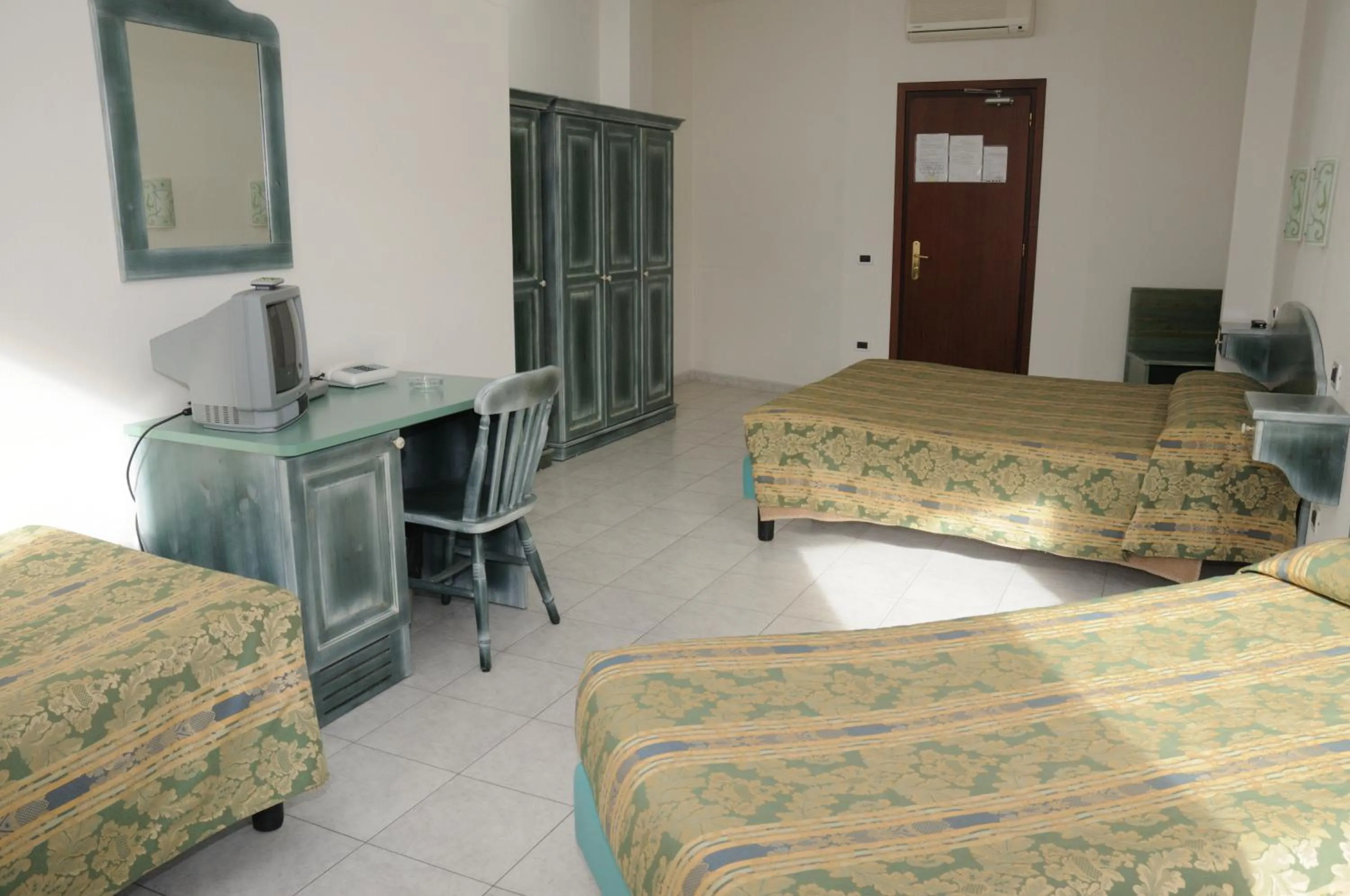 Photo of the whole room, Bed in Hotel Meridiana