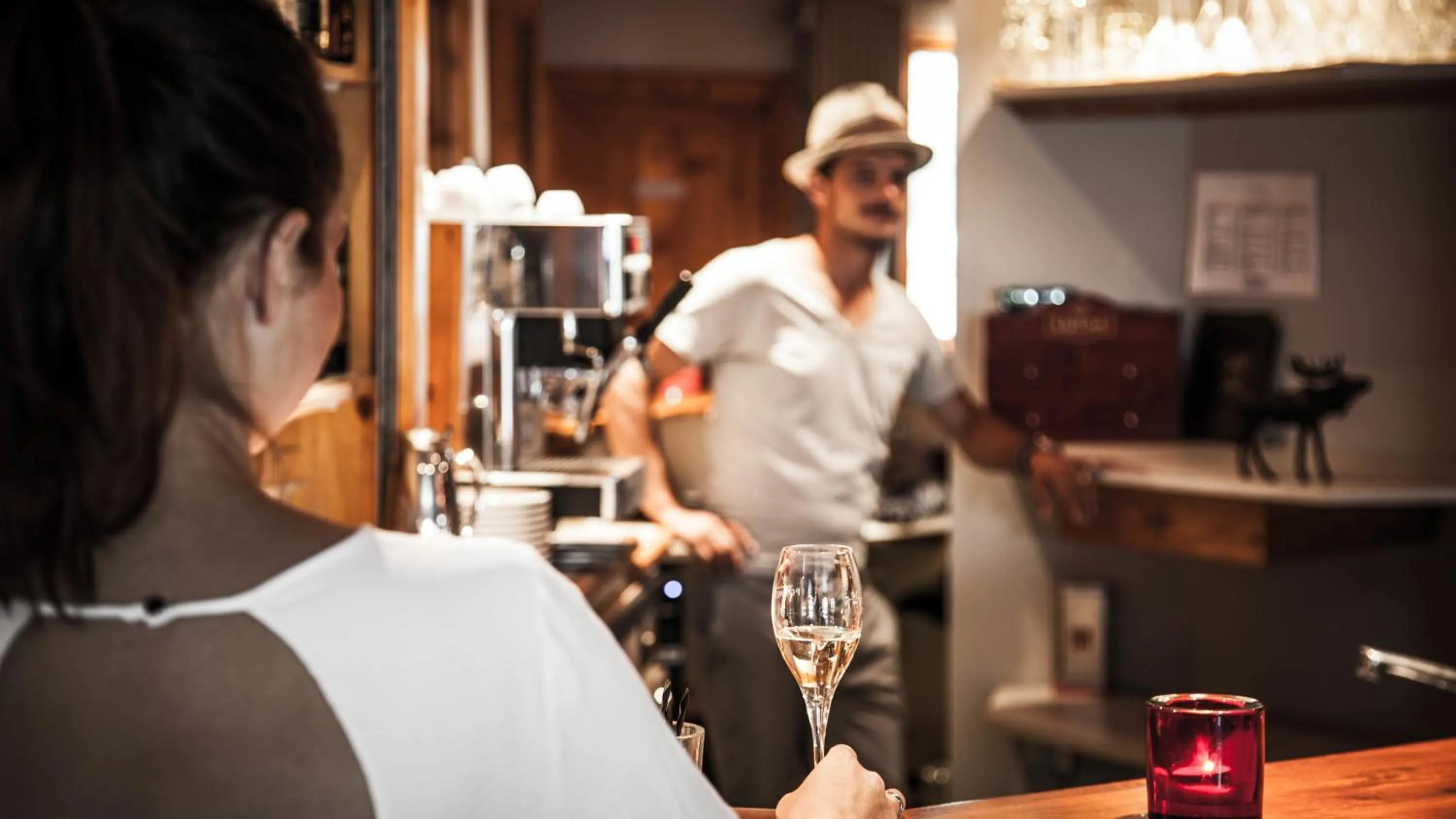 Guests in Hotel Altitude