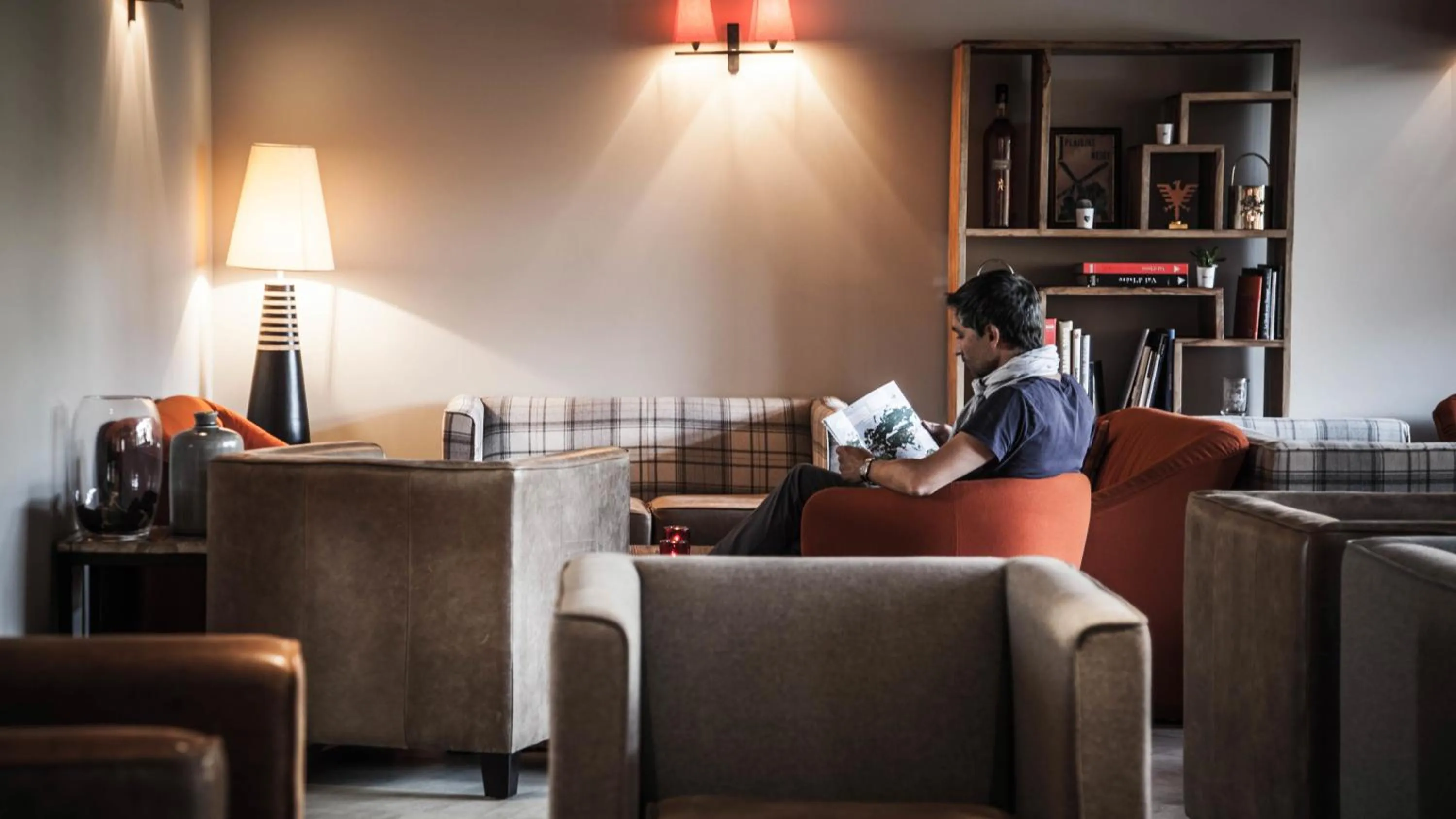 Communal lounge/ TV room in Hotel Altitude