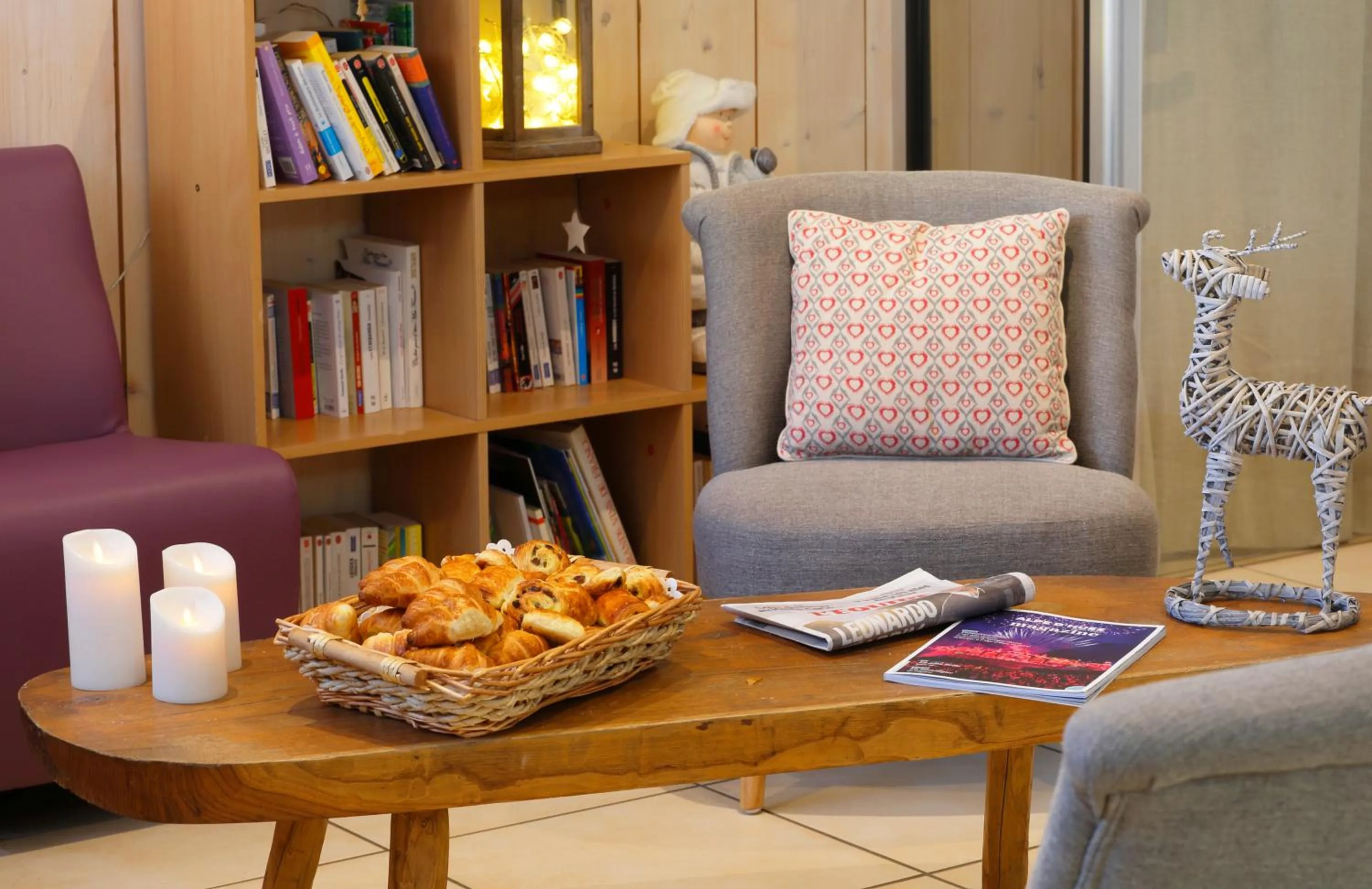 Lobby or reception in Hôtel Eliova Le Chaix