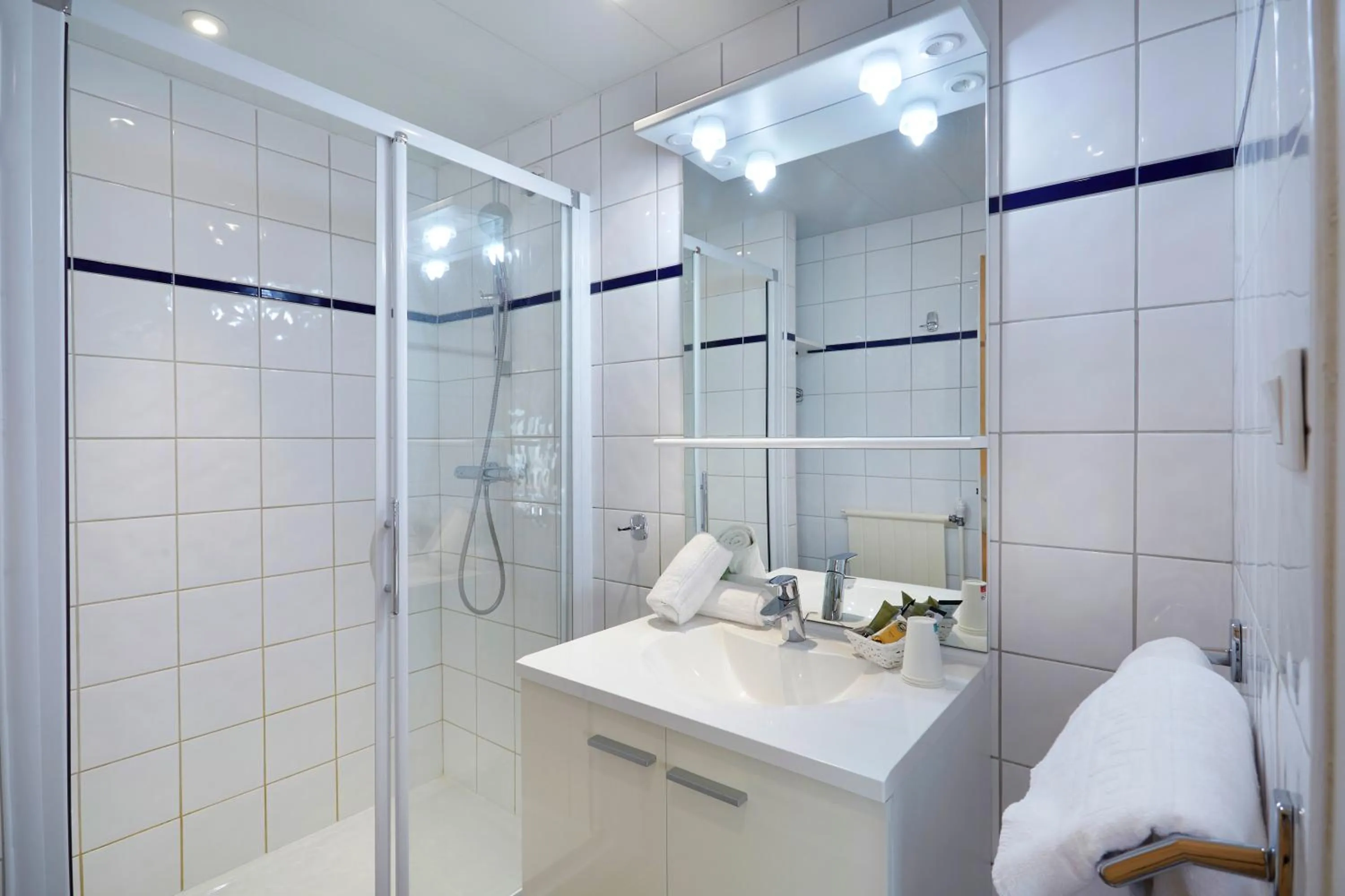 Bathroom in Hôtel Eliova Le Chaix