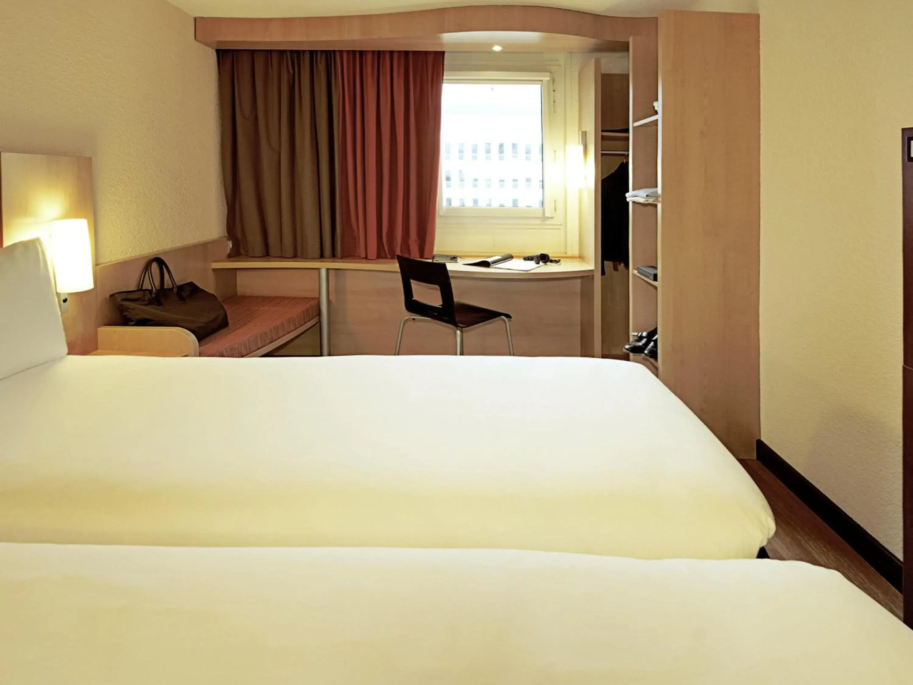 Standard Twin Room in ibis Loriol Le Pouzin Standard Twin Room in ibis Loriol Le Pouzin