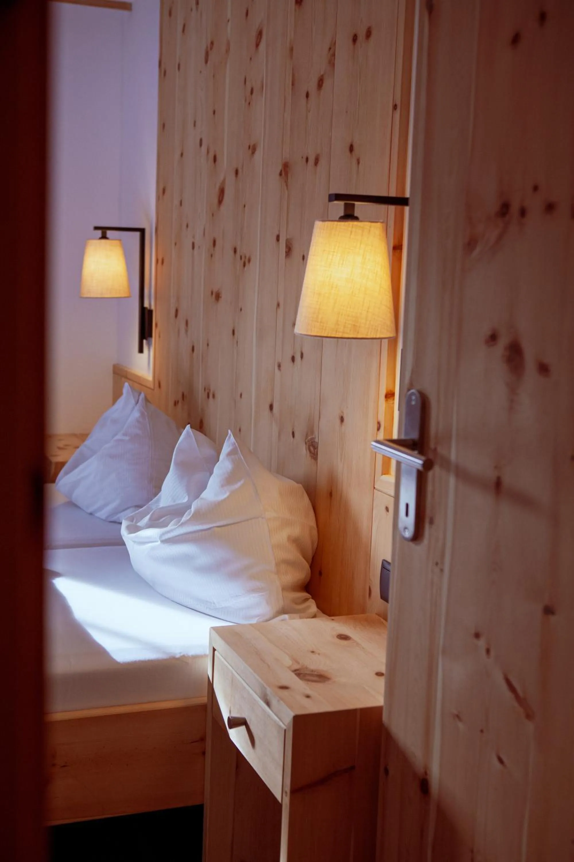 Bed in Hotel Zur Post