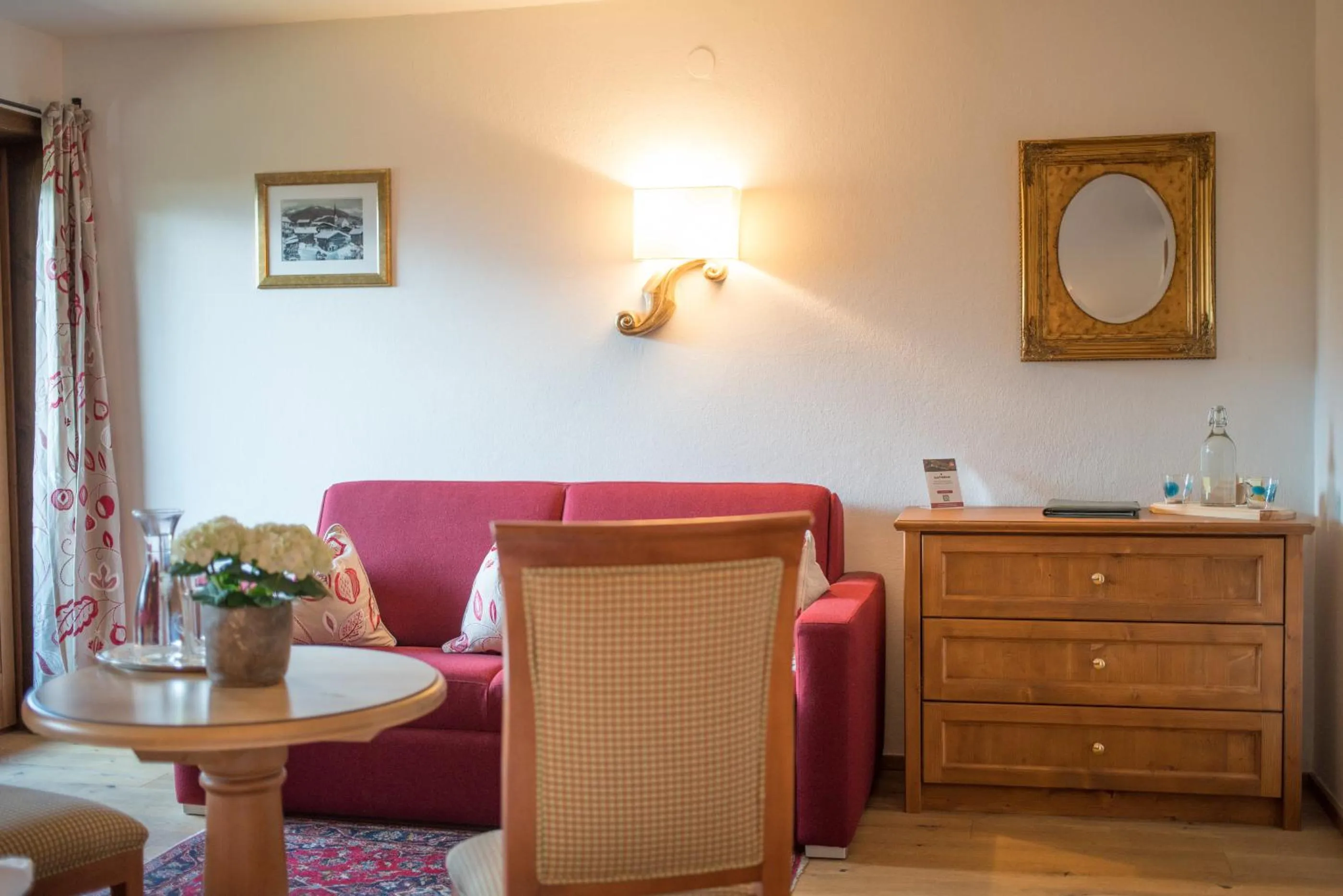 Seating area in Hotel Zur Post