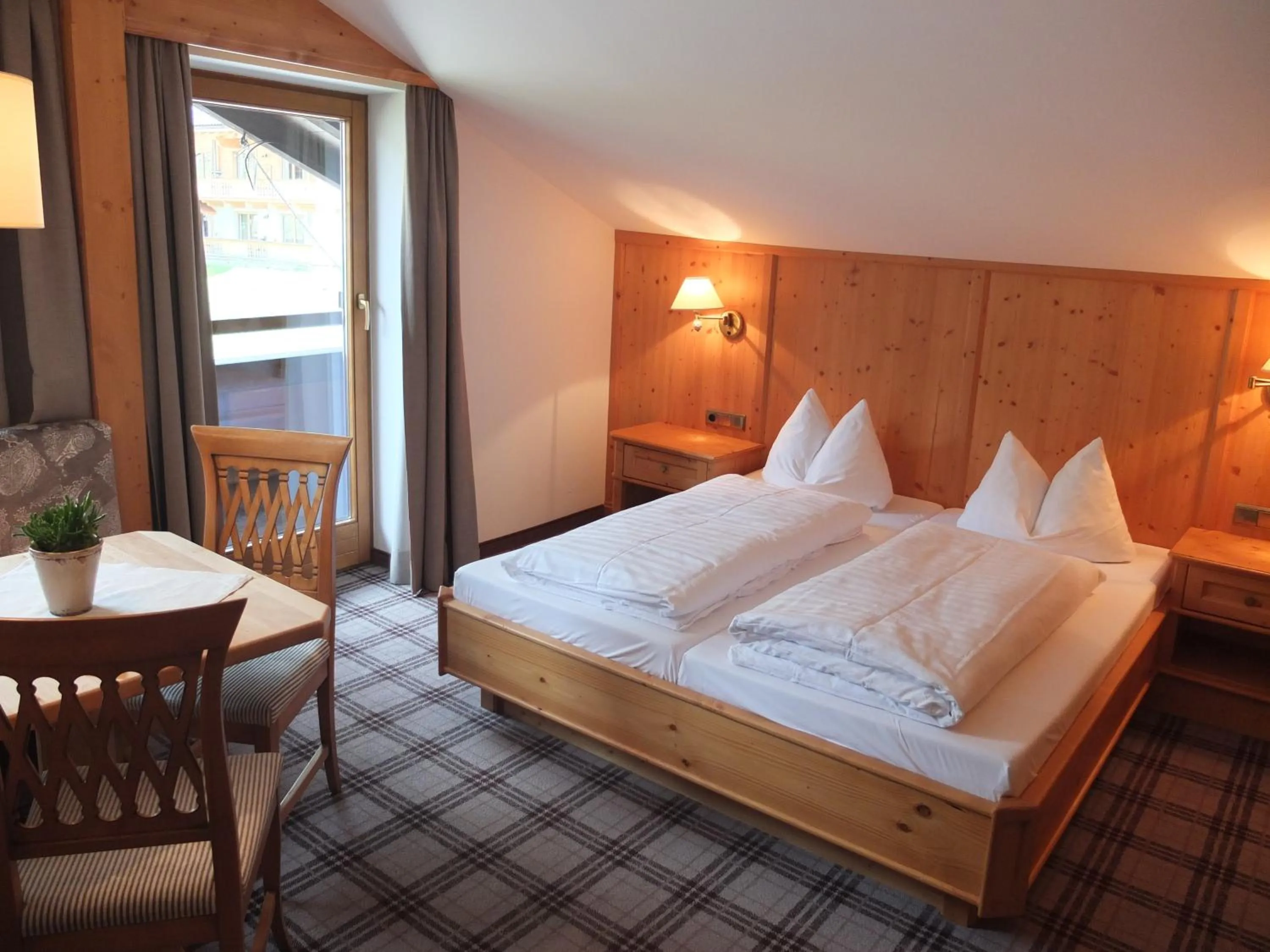 Bed in Hotel Zur Post