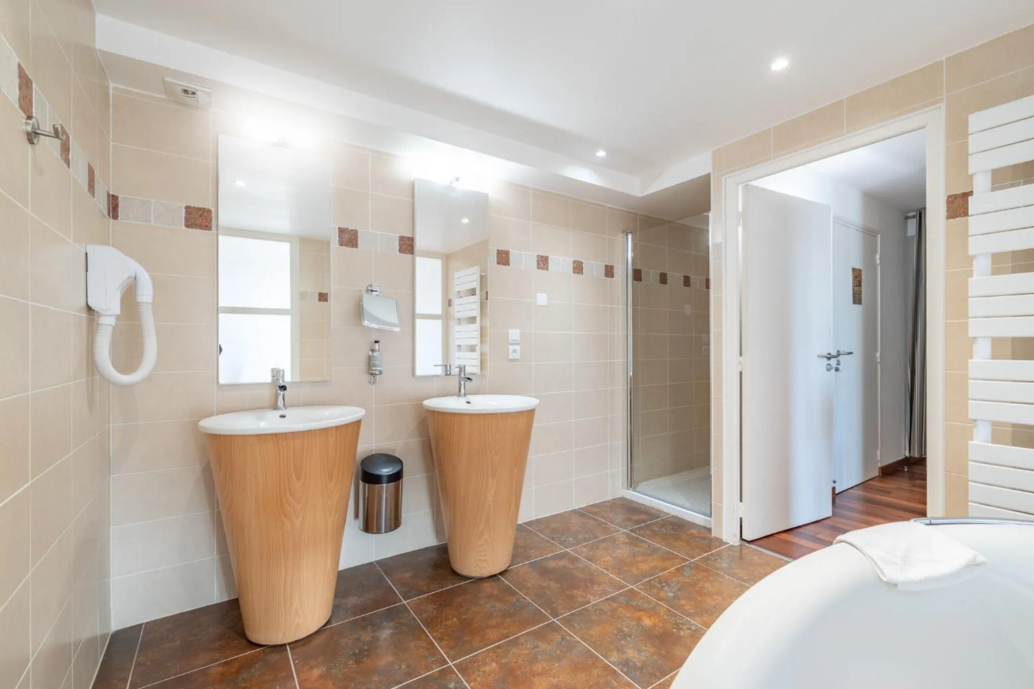 Shower in Hotel Restaurant Lesage