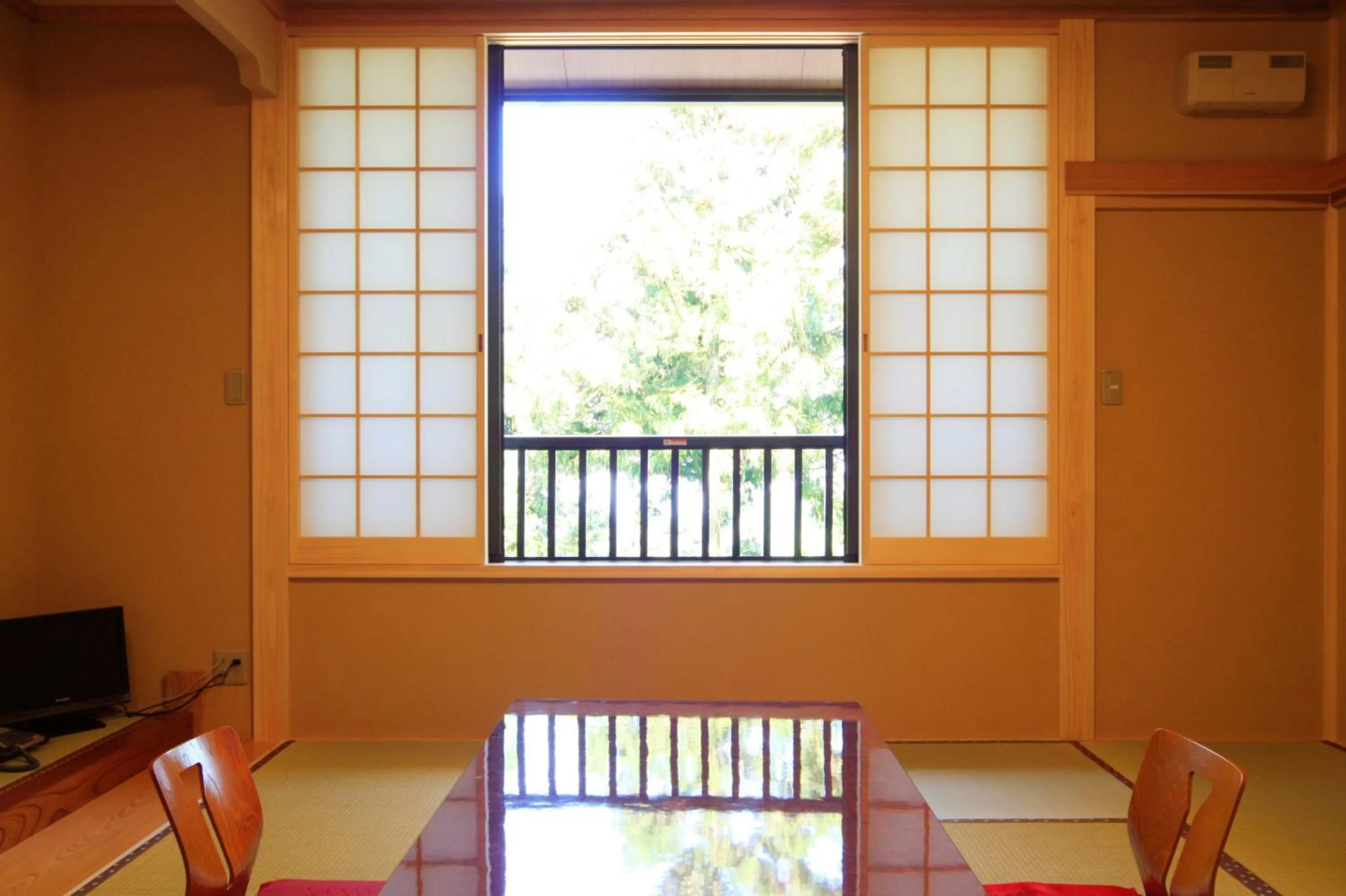 Photo of the whole room in Nobori