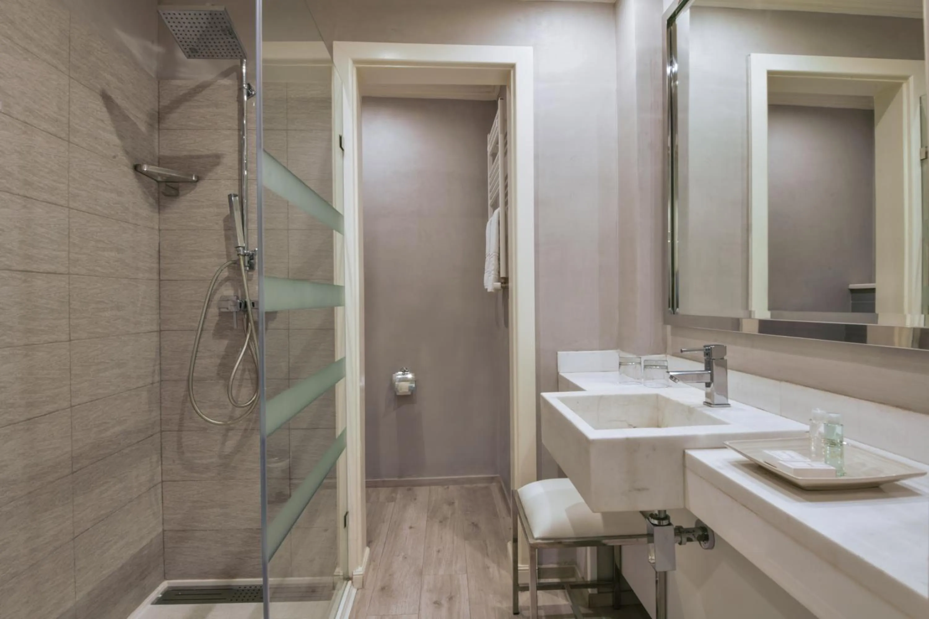 Shower in Acropole Tunis