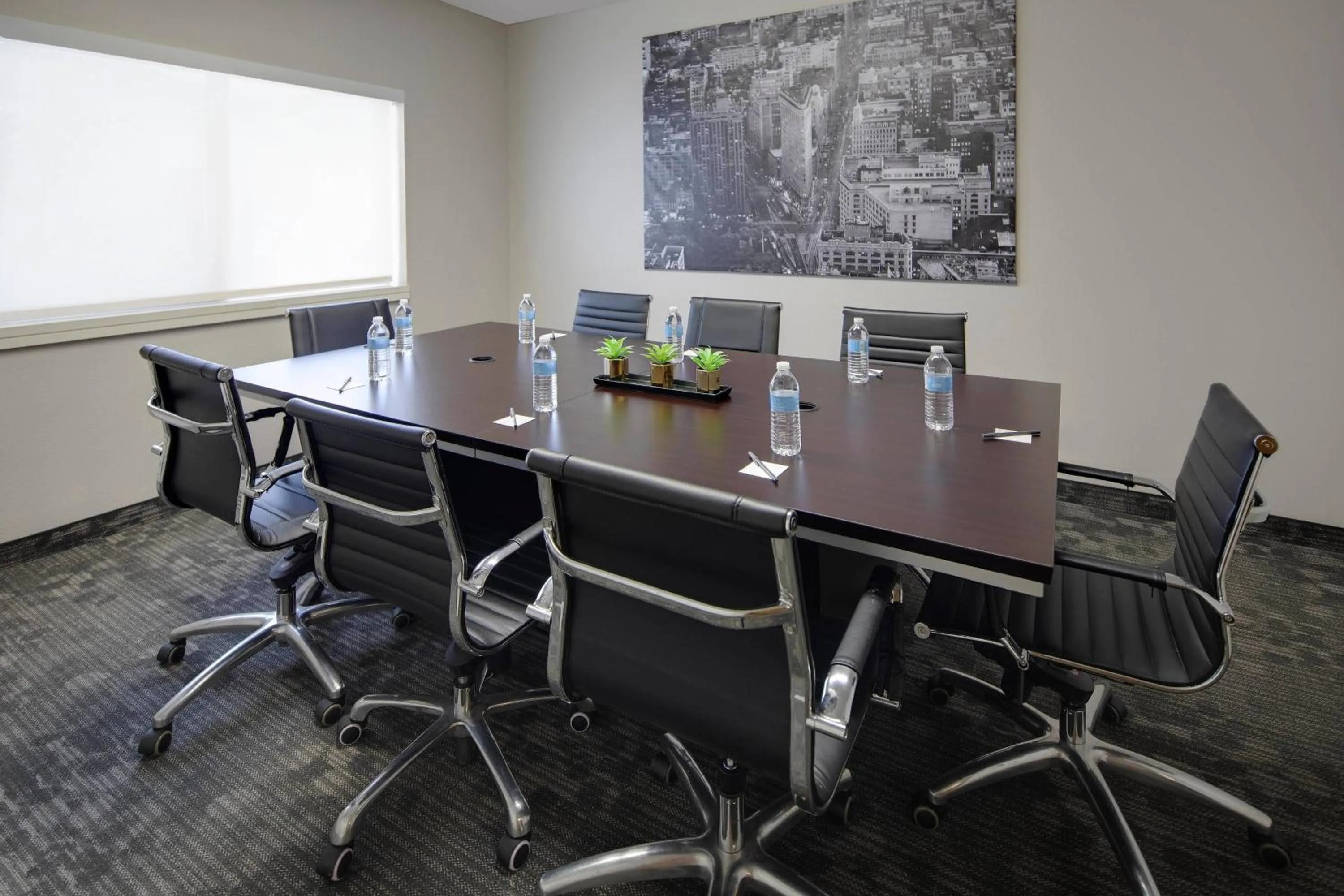 Meeting/conference room in Courtyard Dallas Addison Midway