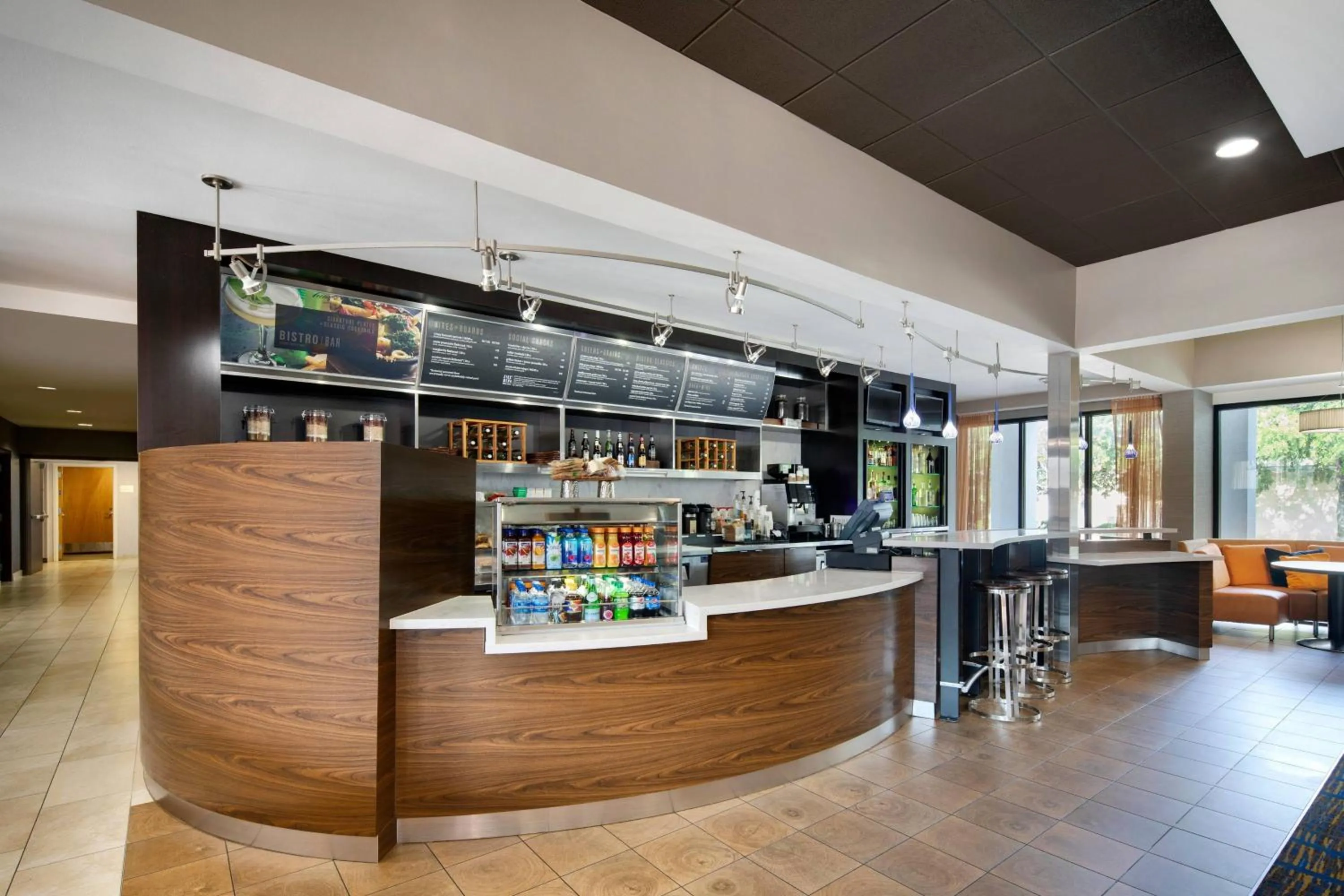 Lounge or bar in Courtyard Dallas Addison Midway