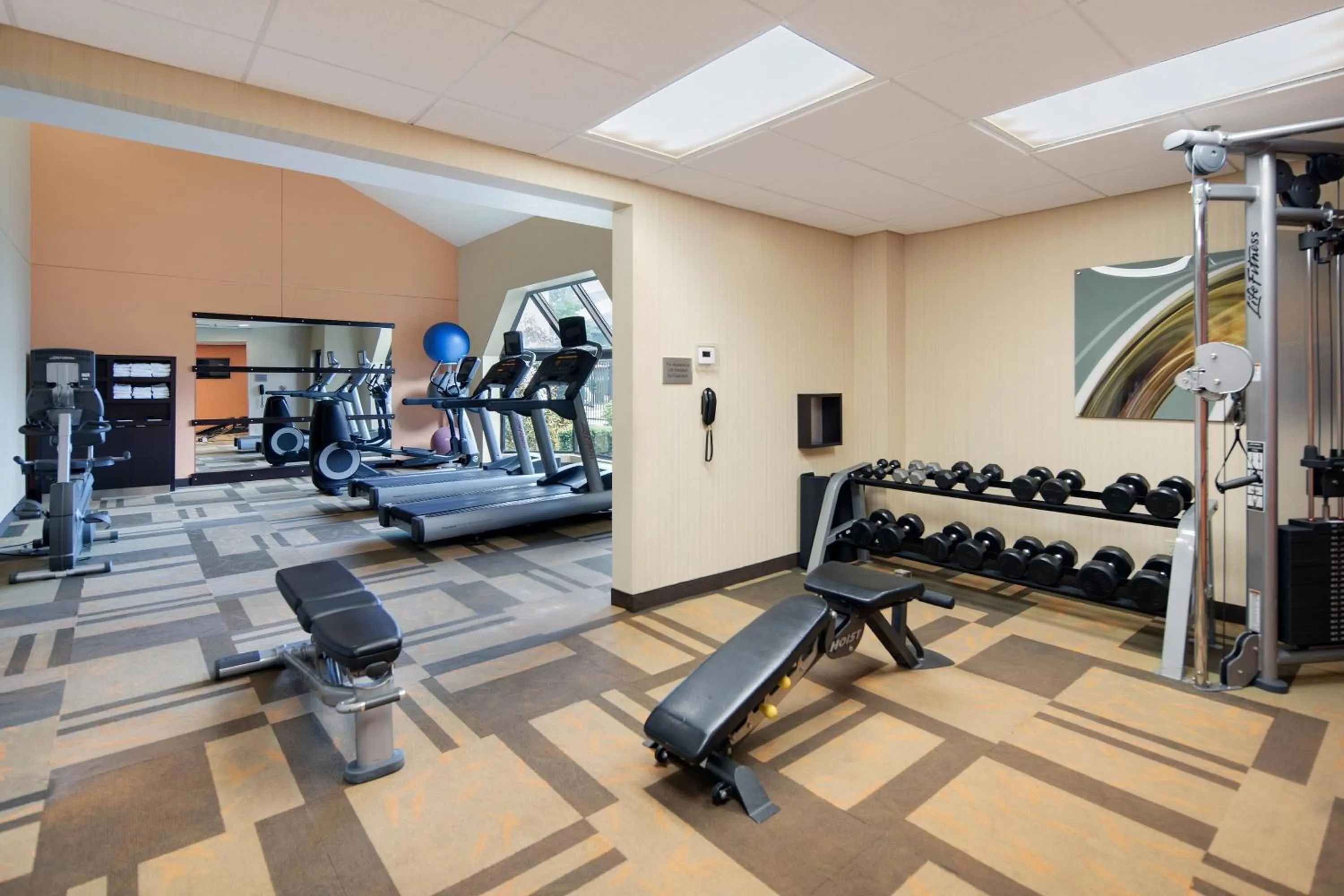 Fitness centre/facilities in Courtyard Dallas Addison Midway