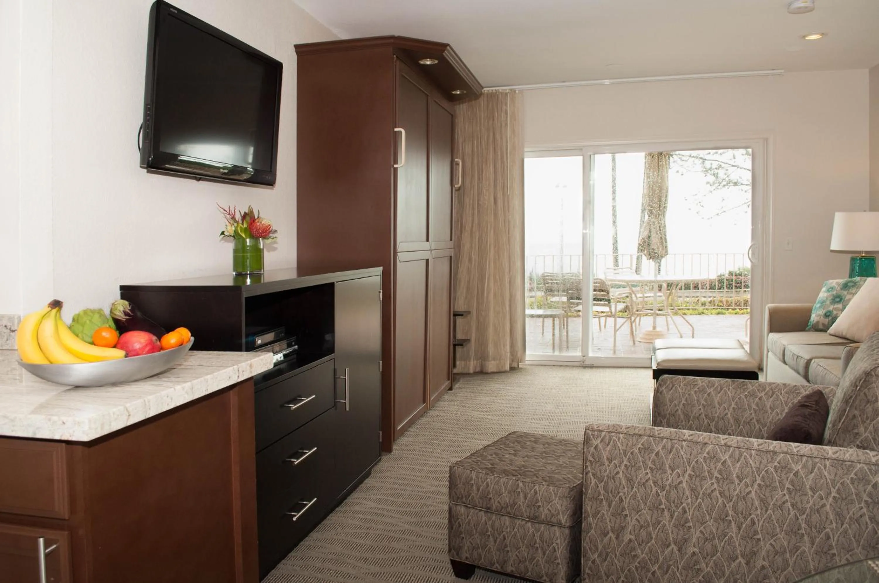 TV and multimedia in Laguna Shores Studio Suites