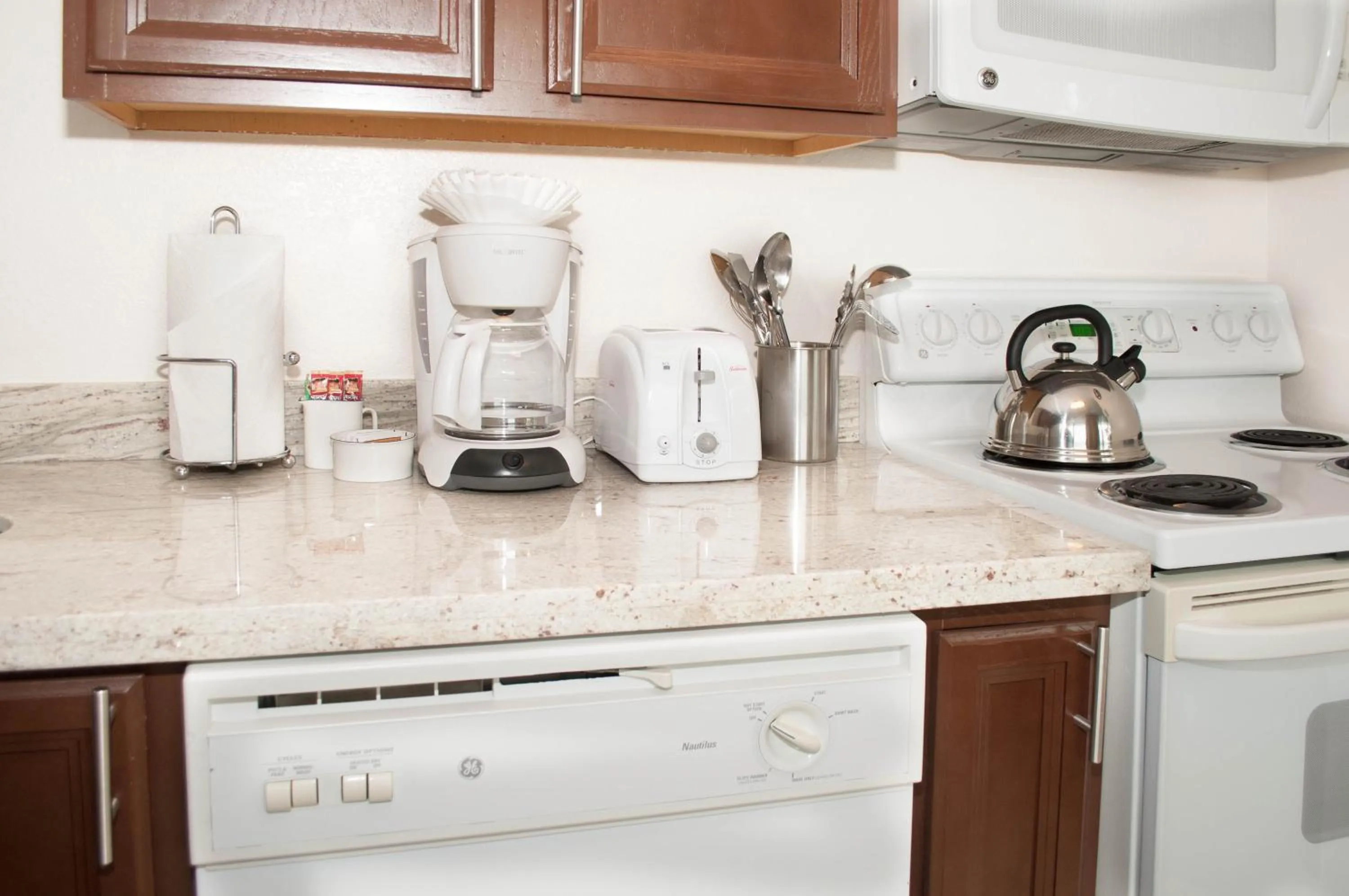 Kitchen or kitchenette in Laguna Shores Studio Suites