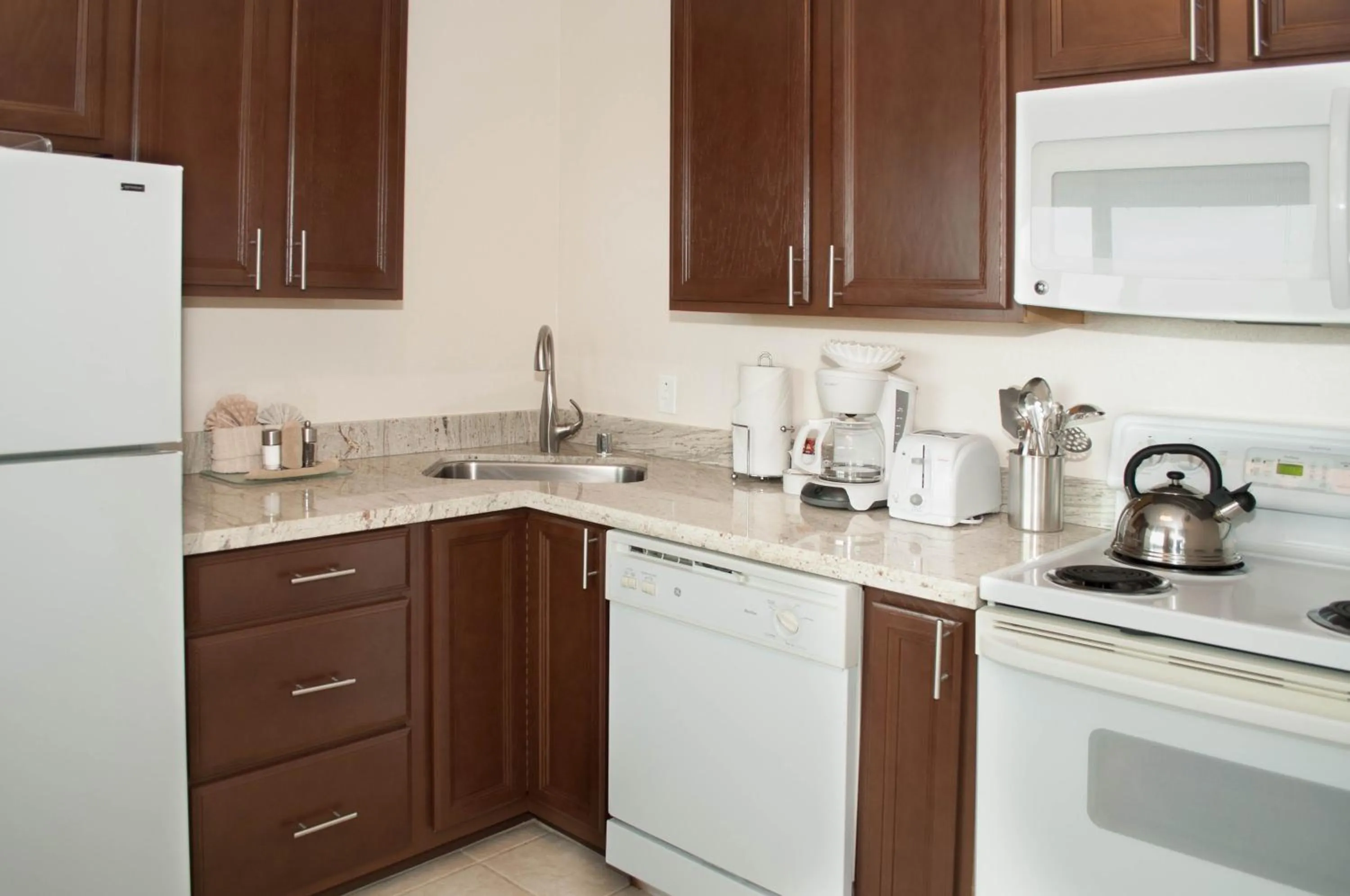 Kitchen or kitchenette in Laguna Shores Studio Suites