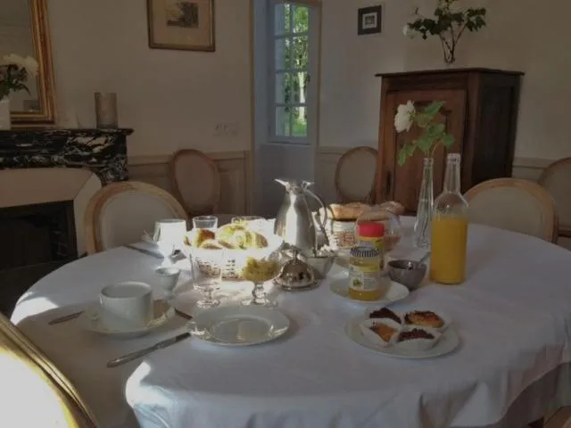 Continental breakfast in Le Grand Arbre