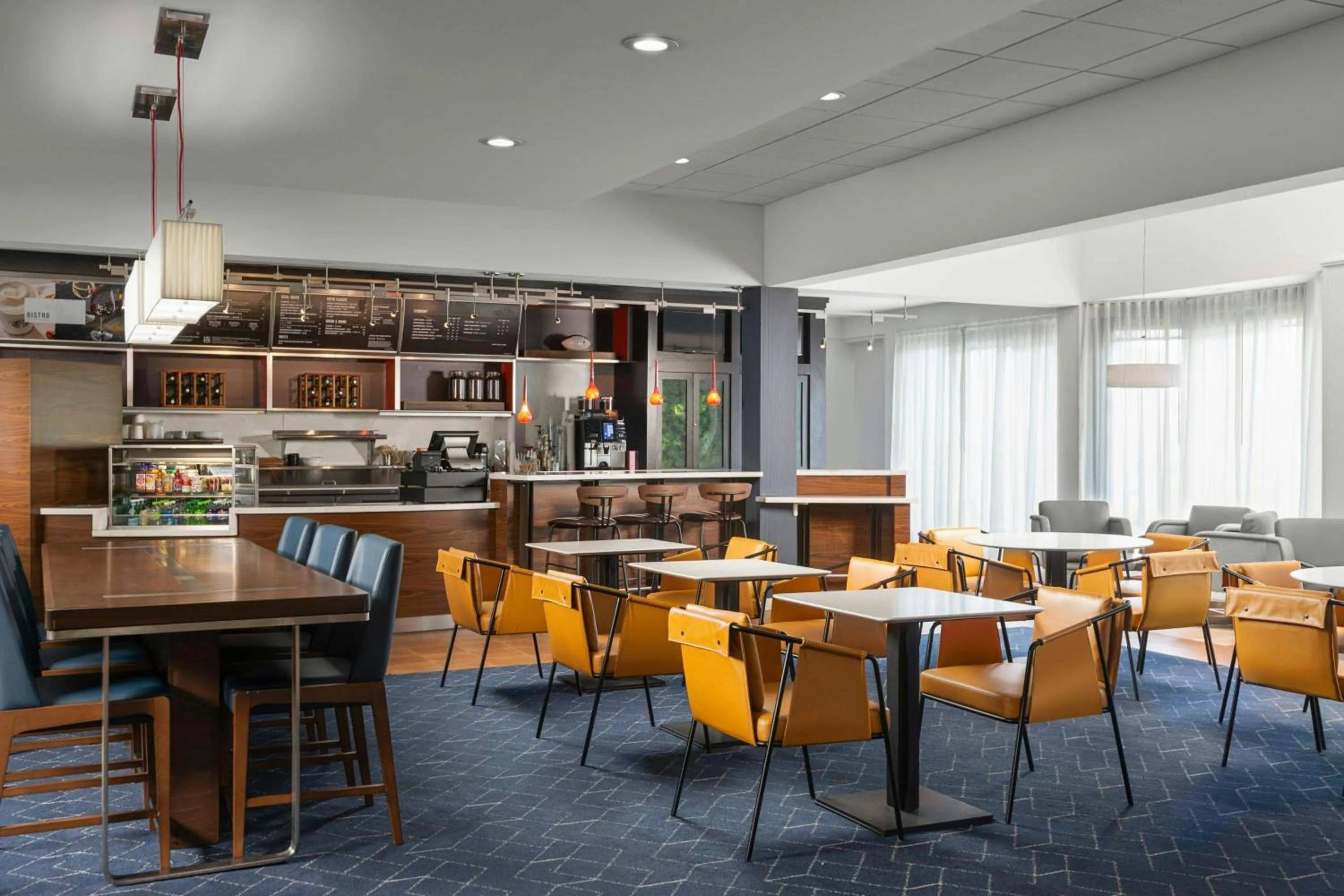 Lounge or bar in Courtyard by Marriott Dallas-Fort Worth/Bedford