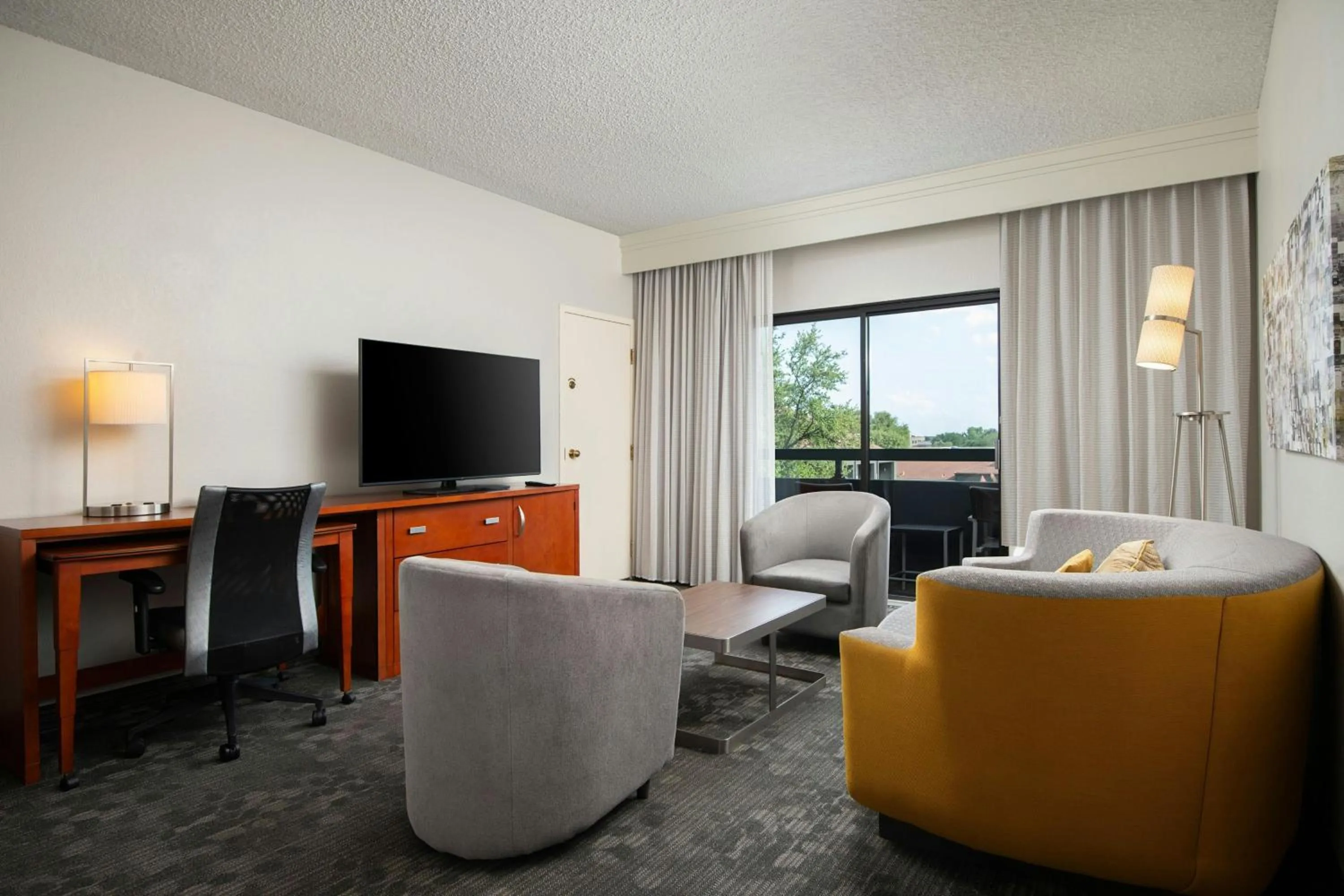 Photo of the whole room in Courtyard by Marriott Dallas-Fort Worth/Bedford