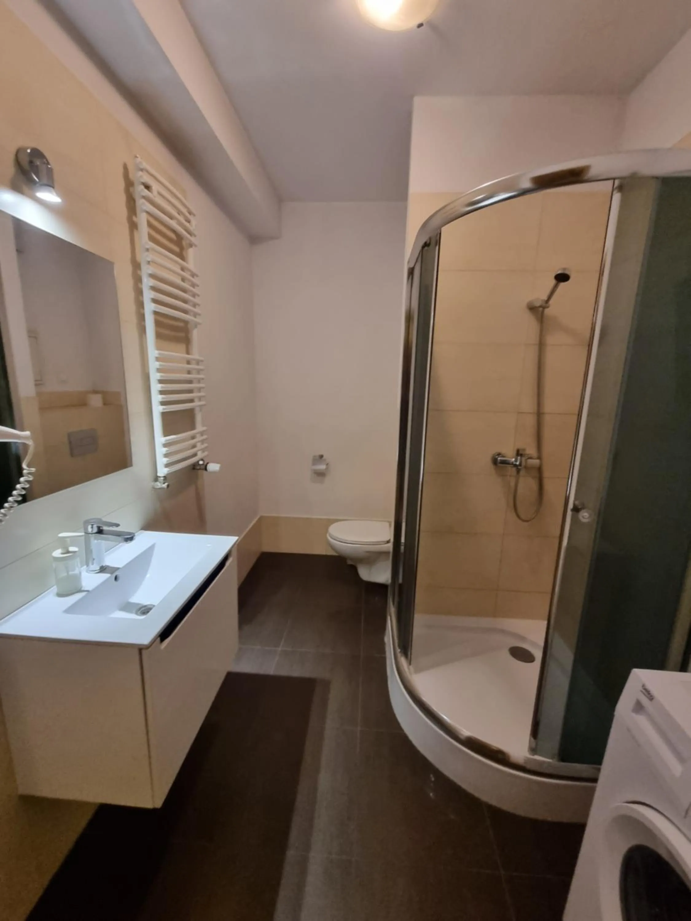 Senator Warsaw Apartments