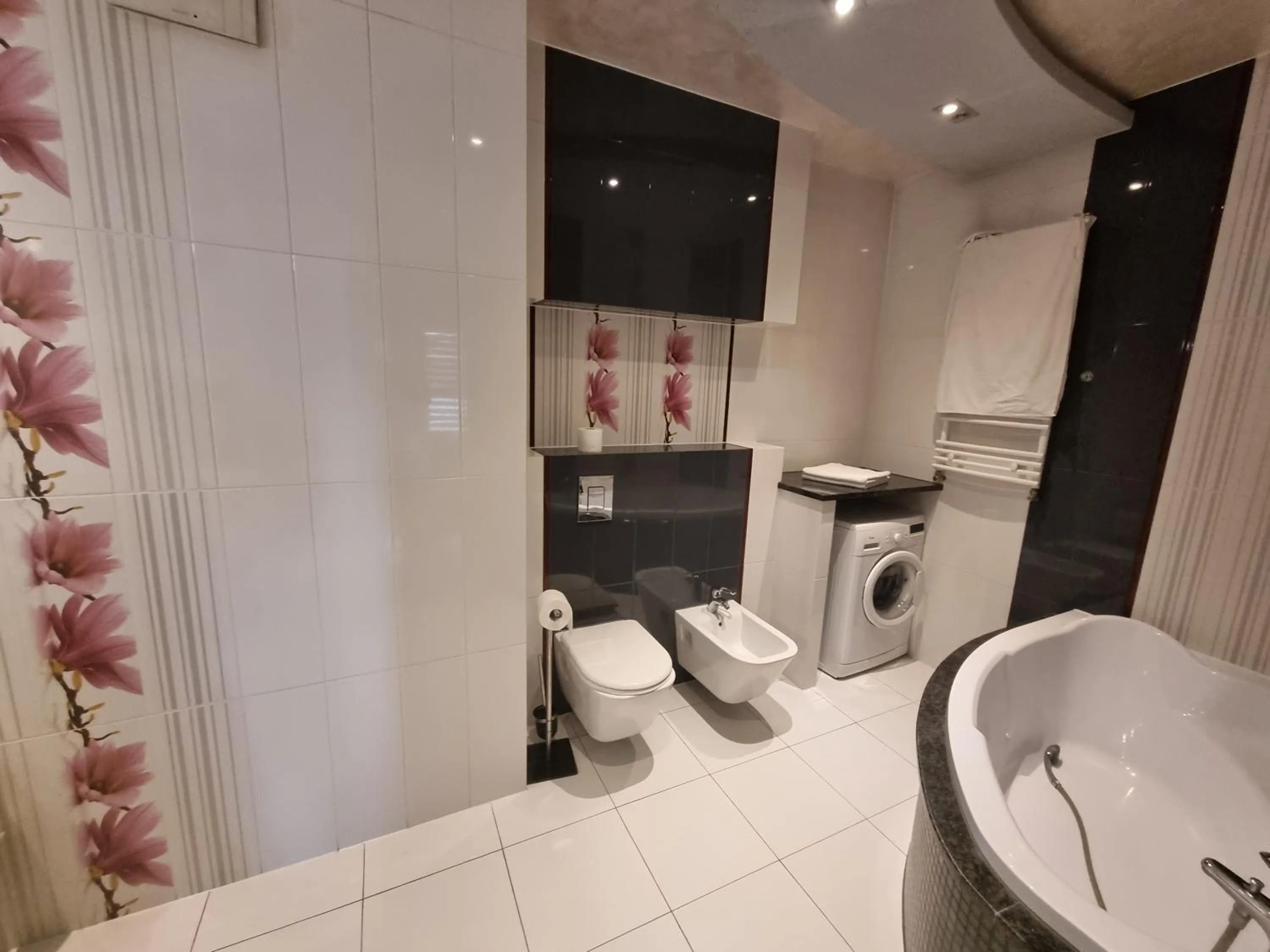 Senator Warsaw Apartments