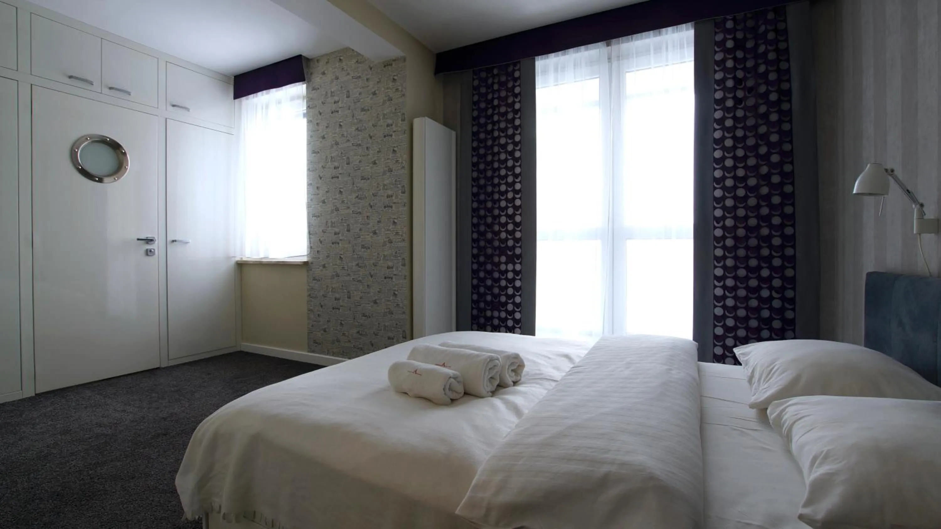 Balcony/Terrace, Bed in Senator Warsaw Apartments