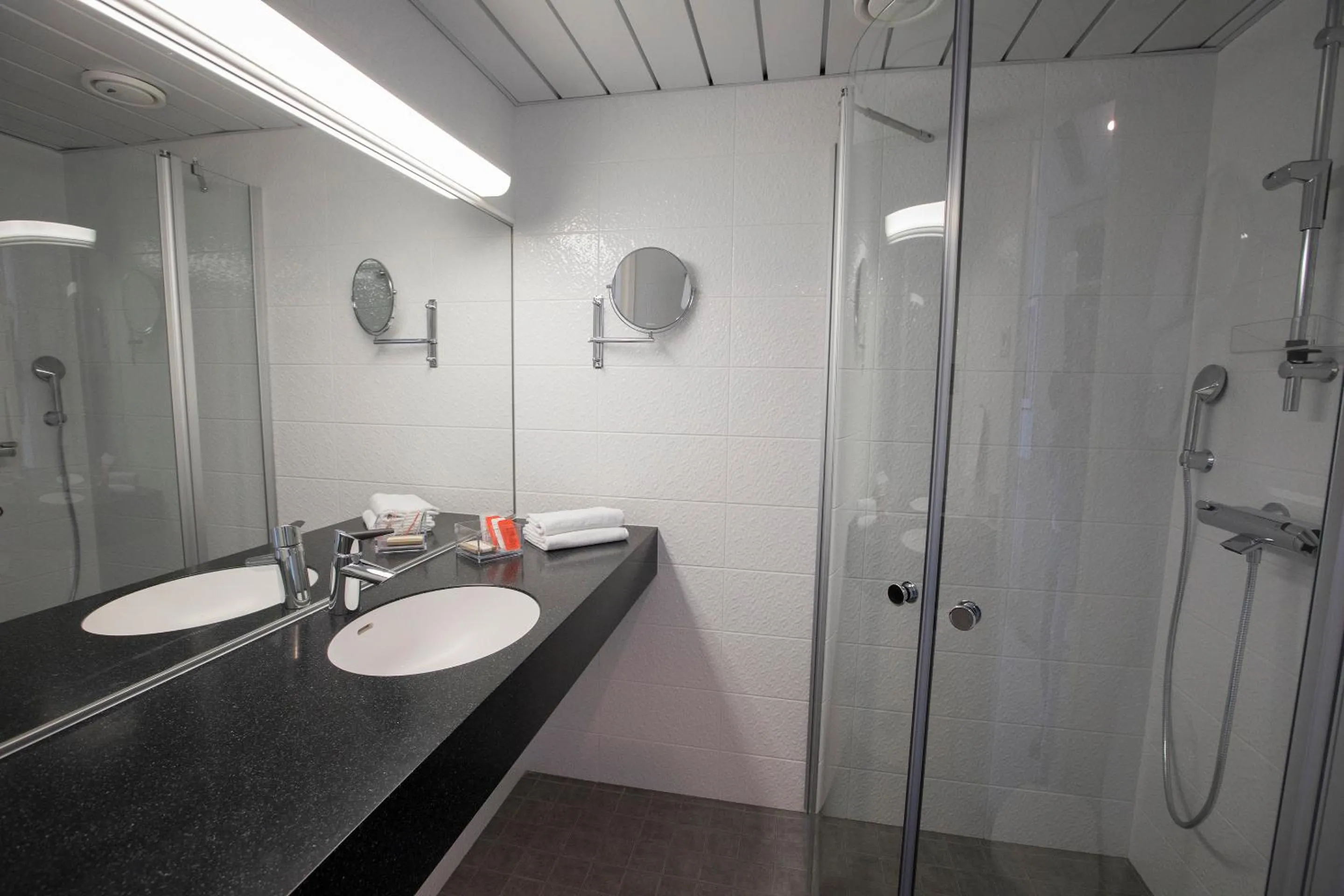 Shower in Original Sokos Hotel Seurahuone Savonlinna