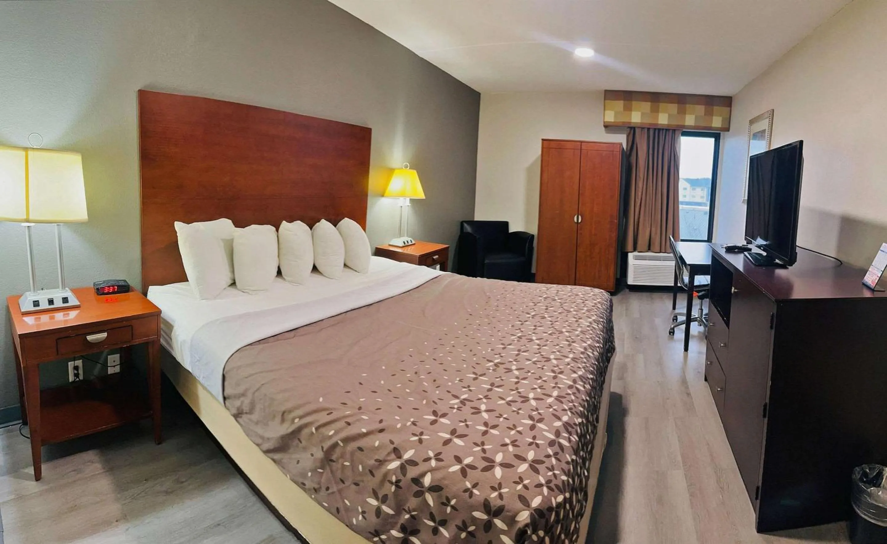 Bedroom, Bed in Baymont by Wyndham Canton