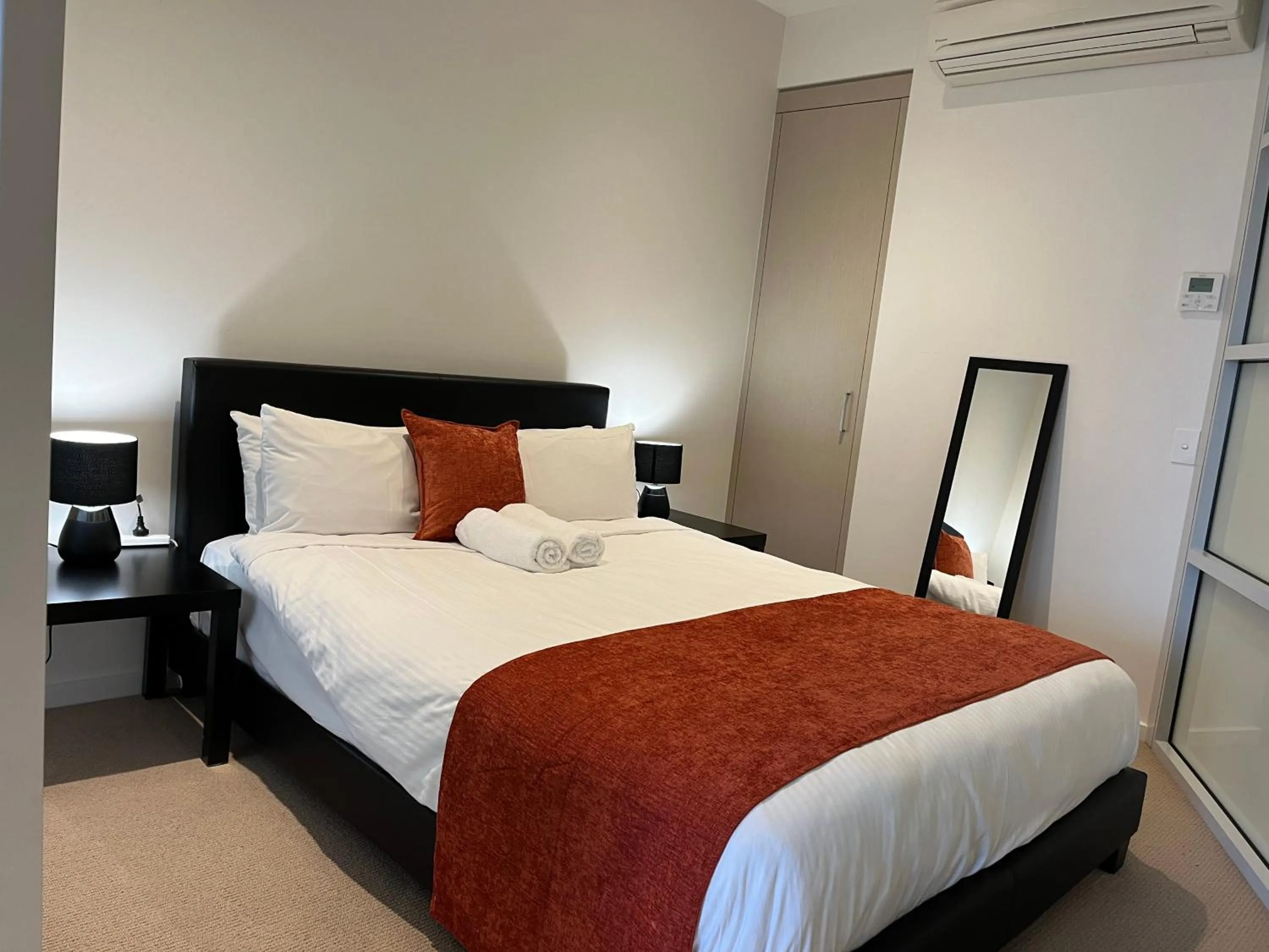 Bed in Tasha's Apartments on Morphett