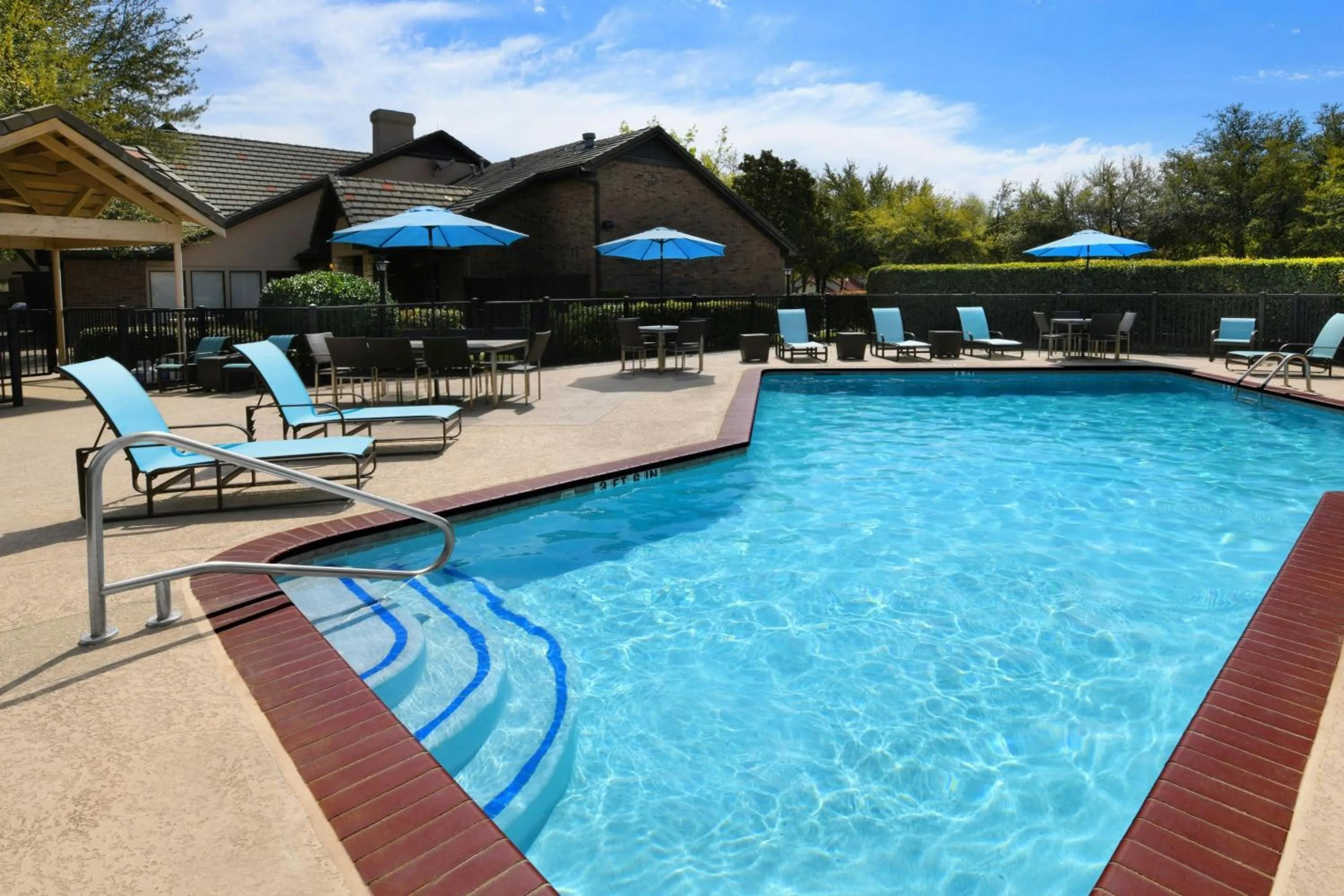 Swimming pool in Residence Inn by Marriott Dallas Plano/Legacy