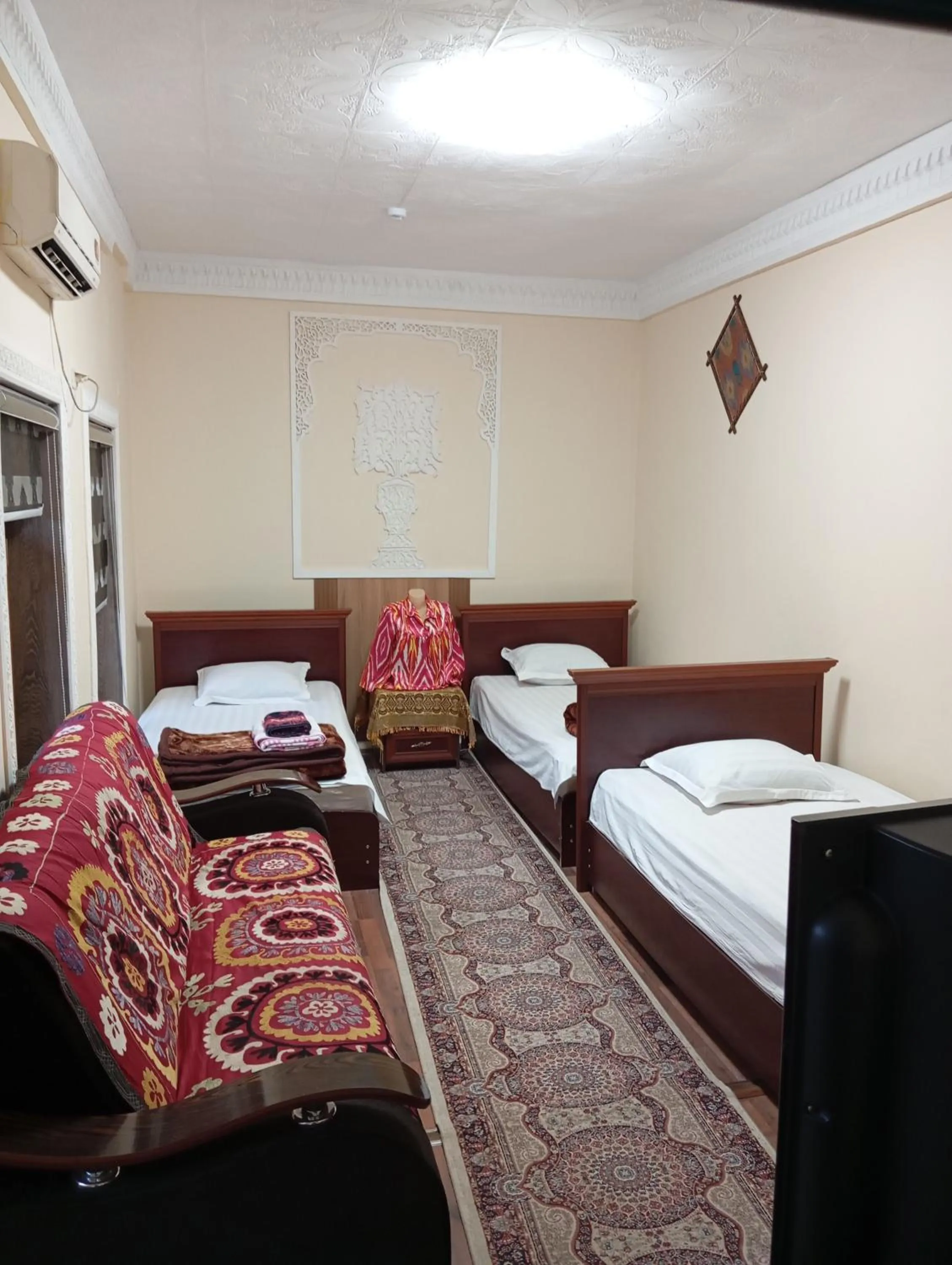 Bed in Best Hotel Nasriddin Navruz 1 Minut way till Old City