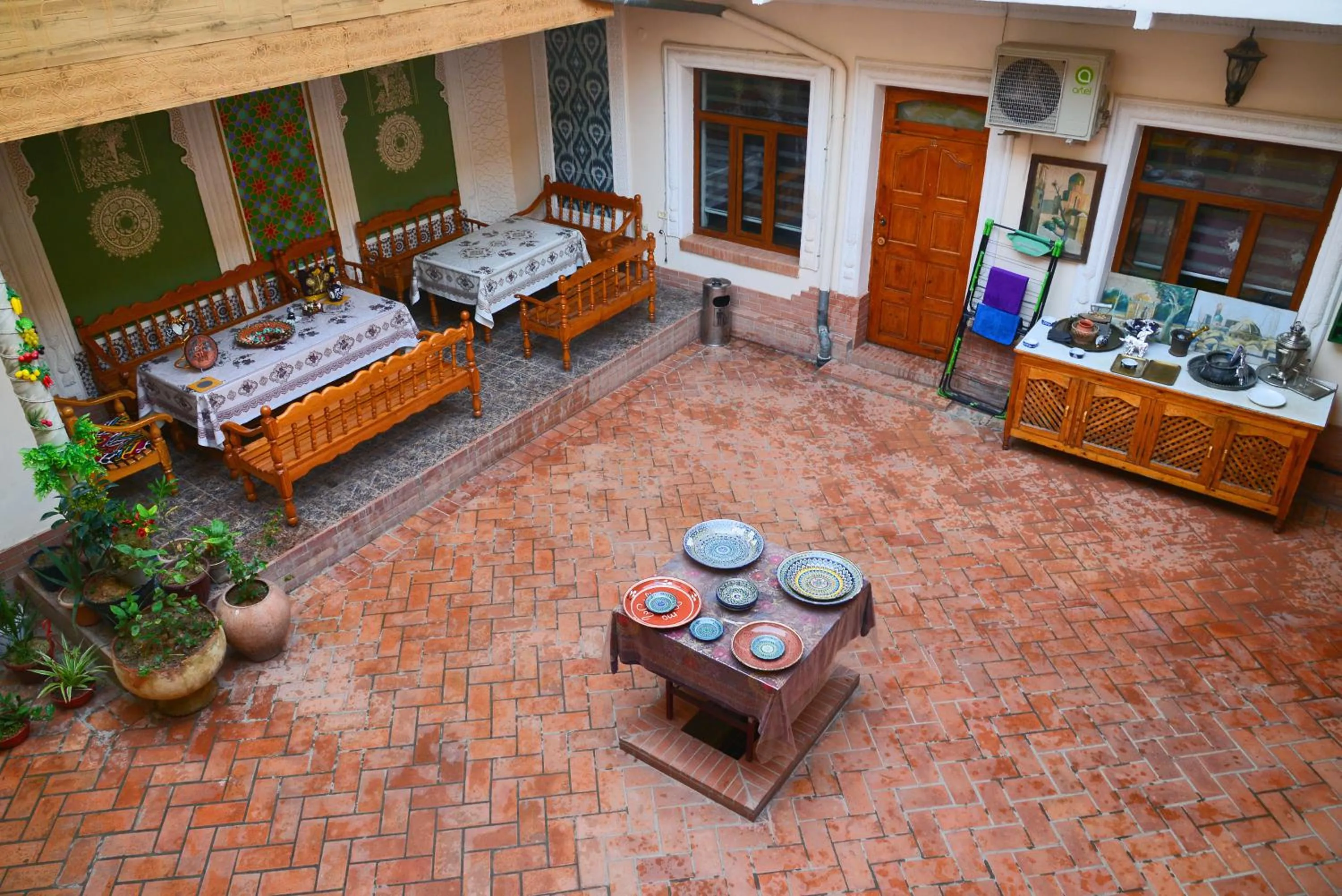 Restaurant/places to eat in Best Hotel Nasriddin Navruz 1 Minut way till Old City