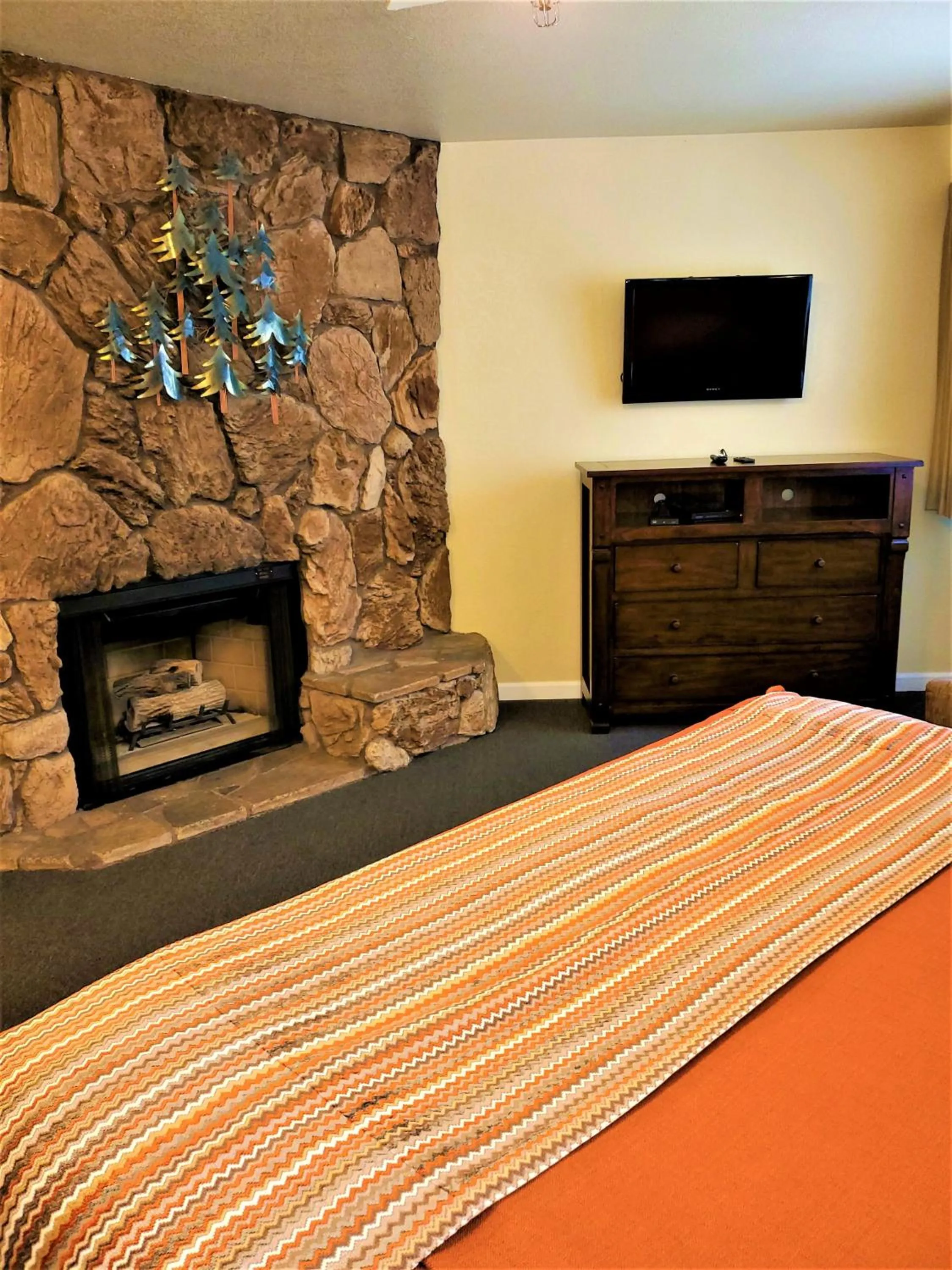 Bed in Snow Lake Lodge