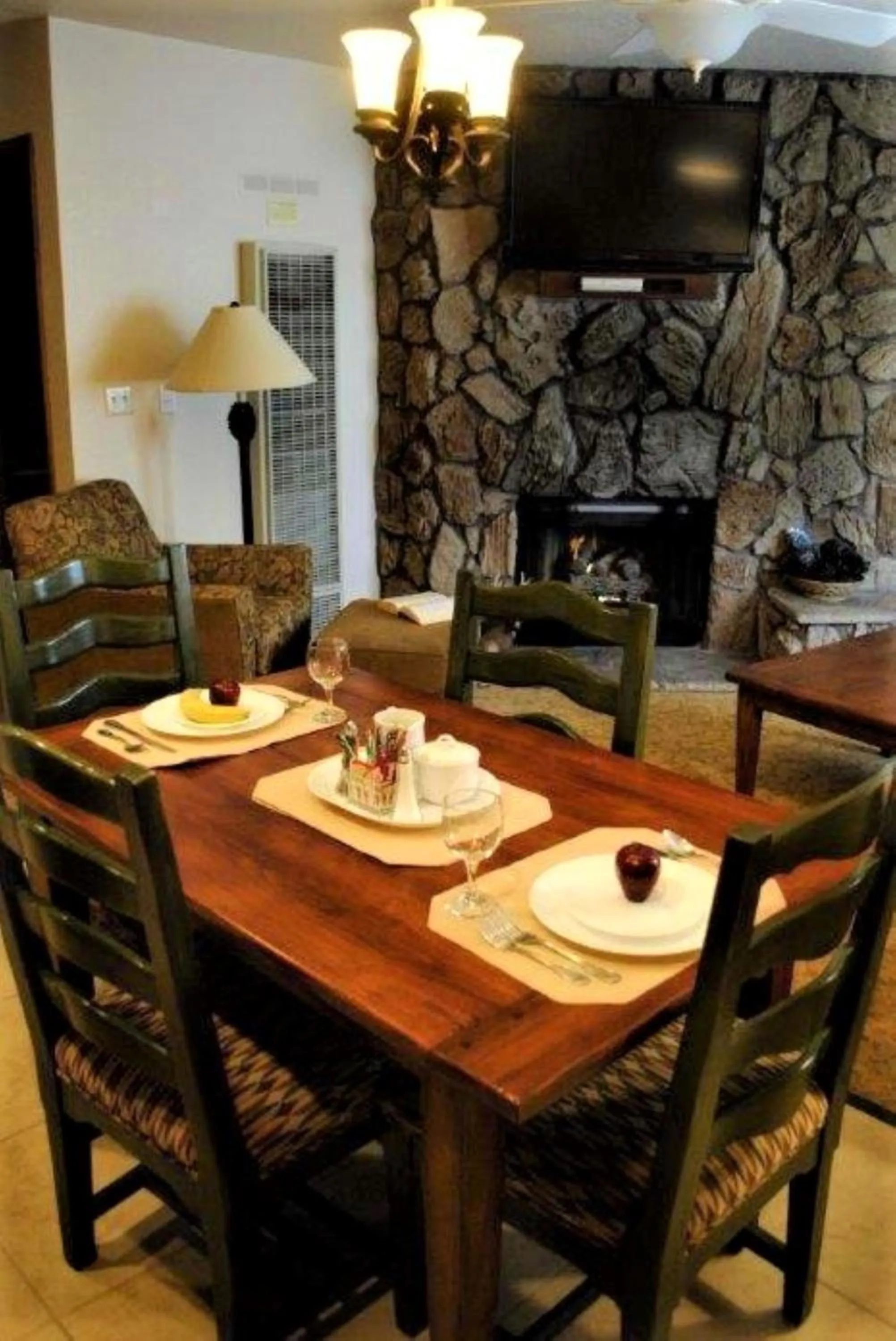 Dining area in Snow Lake Lodge
