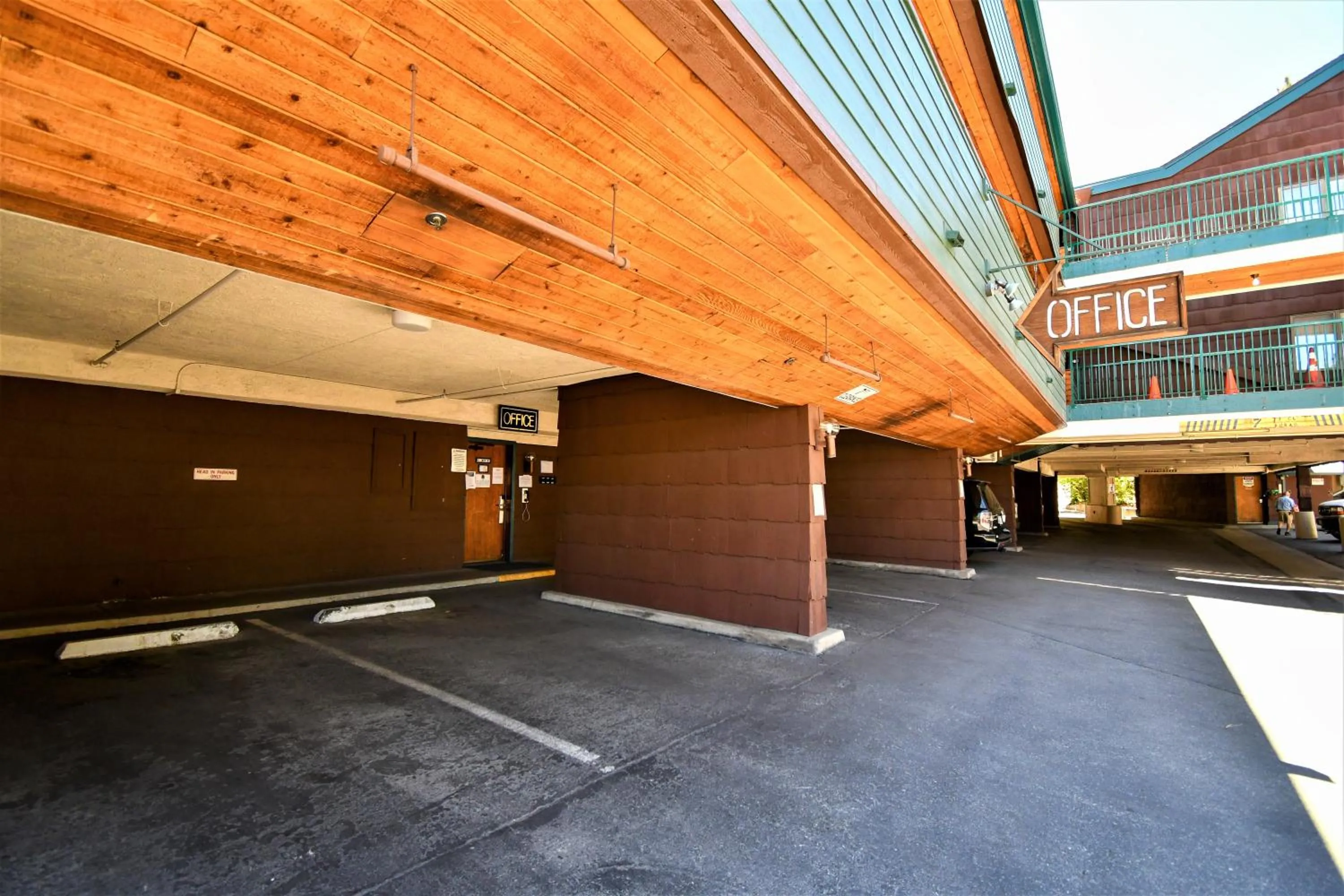 Lobby or reception in Snow Lake Lodge