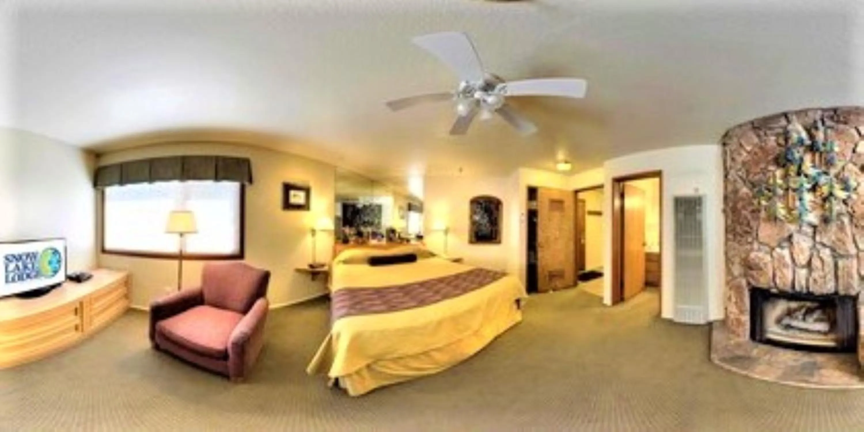 Bedroom, Bed in Snow Lake Lodge
